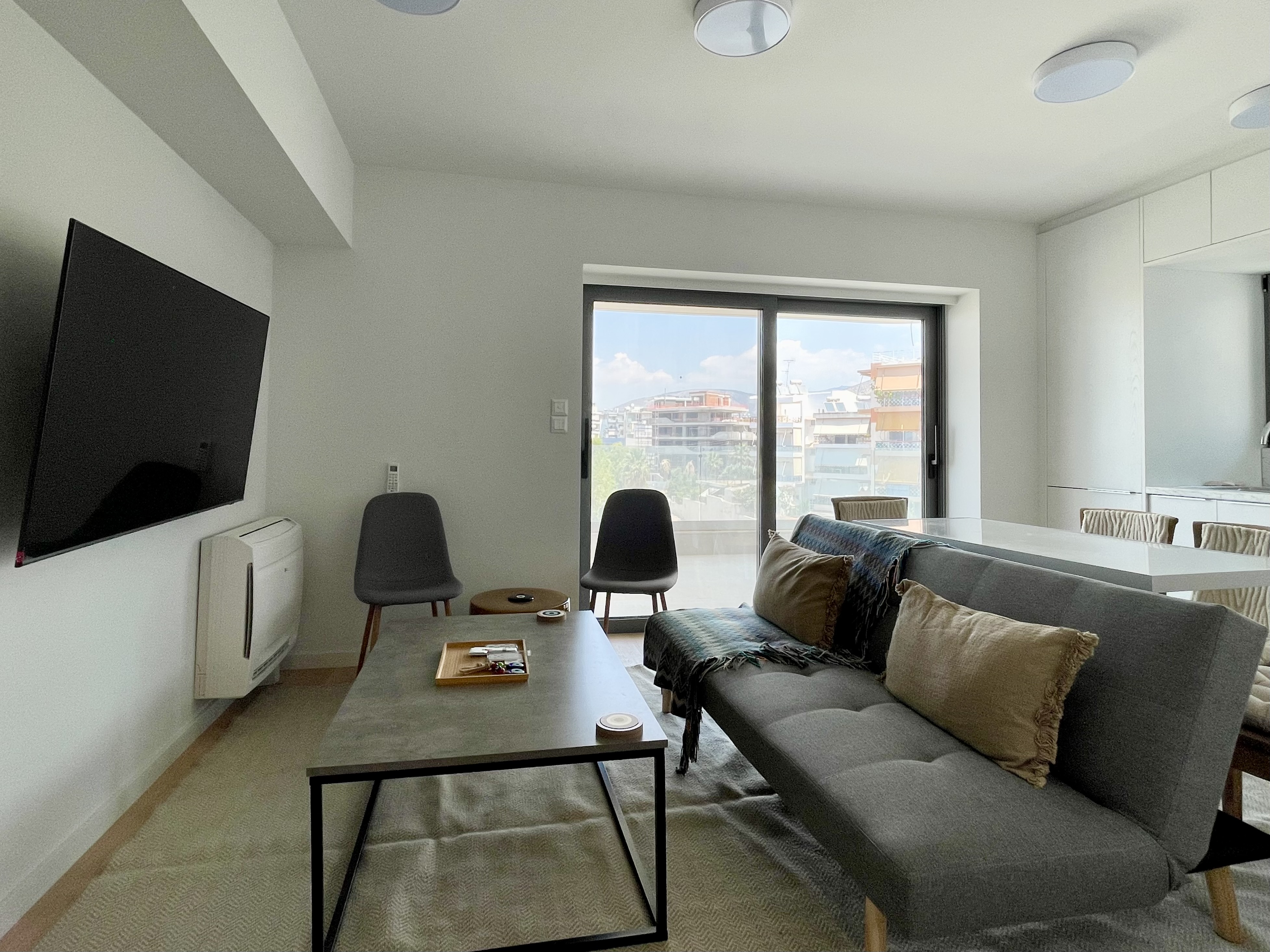 Modern furnished 2-bed apartment