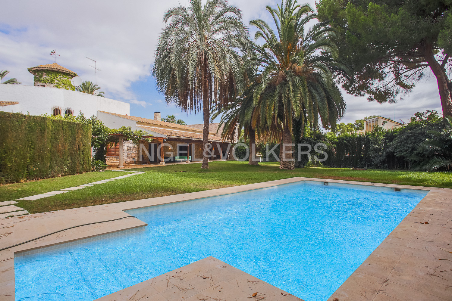 Wonderful house with pool in La Cañada