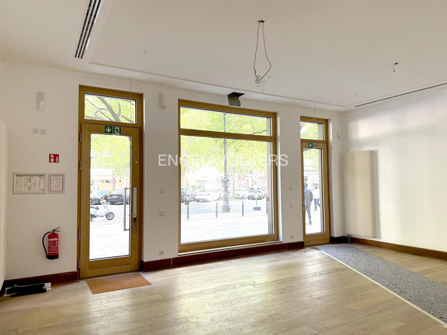 Gewerbe-Einheit mit Schaufensterfront am Kudamm