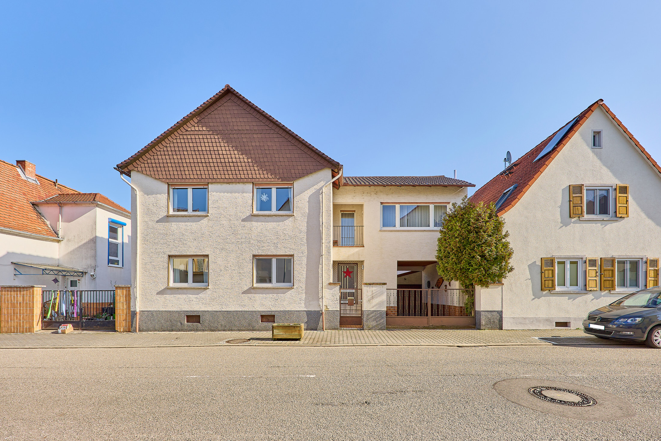 Großzügiges Haus für Familien oder Mehrgenerationen – Garten & Garage inklusive!