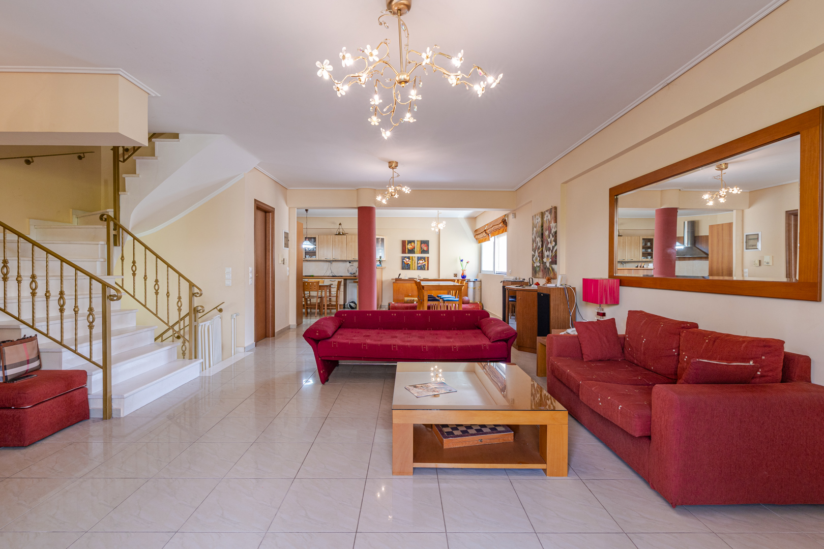 Exceptional 224 sq.m. family maisonette in Gerakas