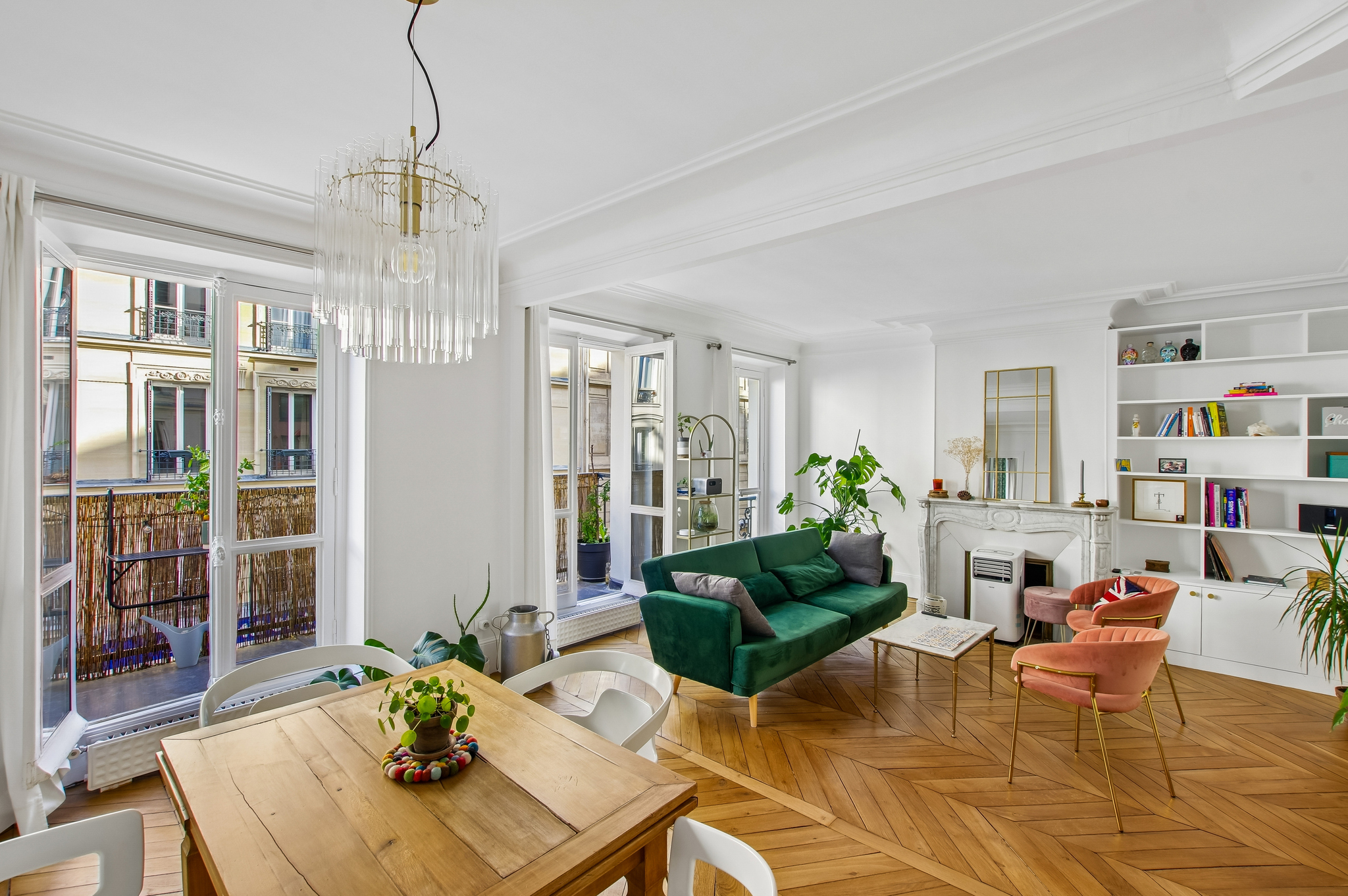 Architect-renovated apartment with balcony – Canal Saint-Martin