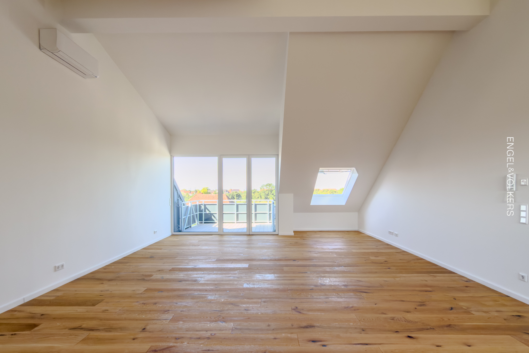 Neue Dachgeschosswohnung mit Neckarblick in Ilvesheim