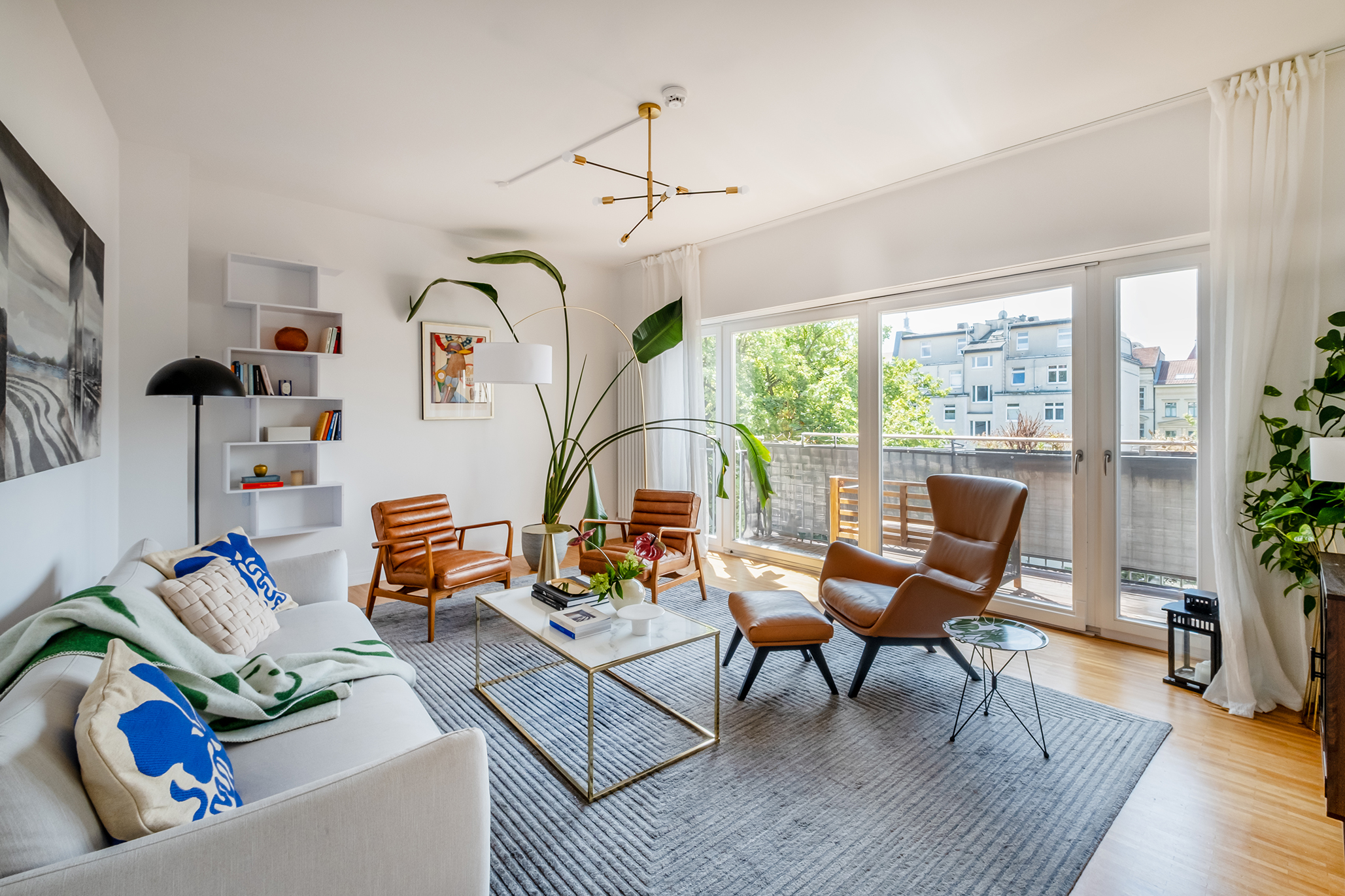Spacious family apartment with charm, sophistication & south-facing balcony in Prenzlauer Berg