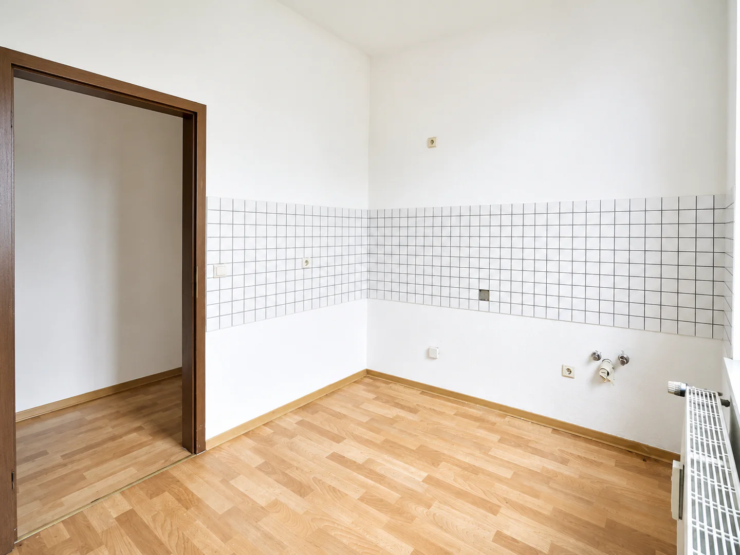 Modernisierte 3-Zimmer-Altbauwohnung in Naumburg - Photo 2