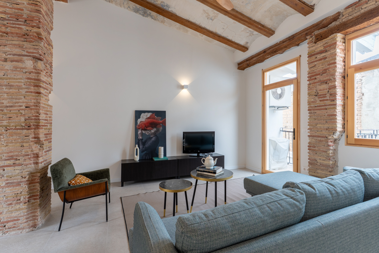 Charming rustic short-term rental home in central Valencia, by the Turia River