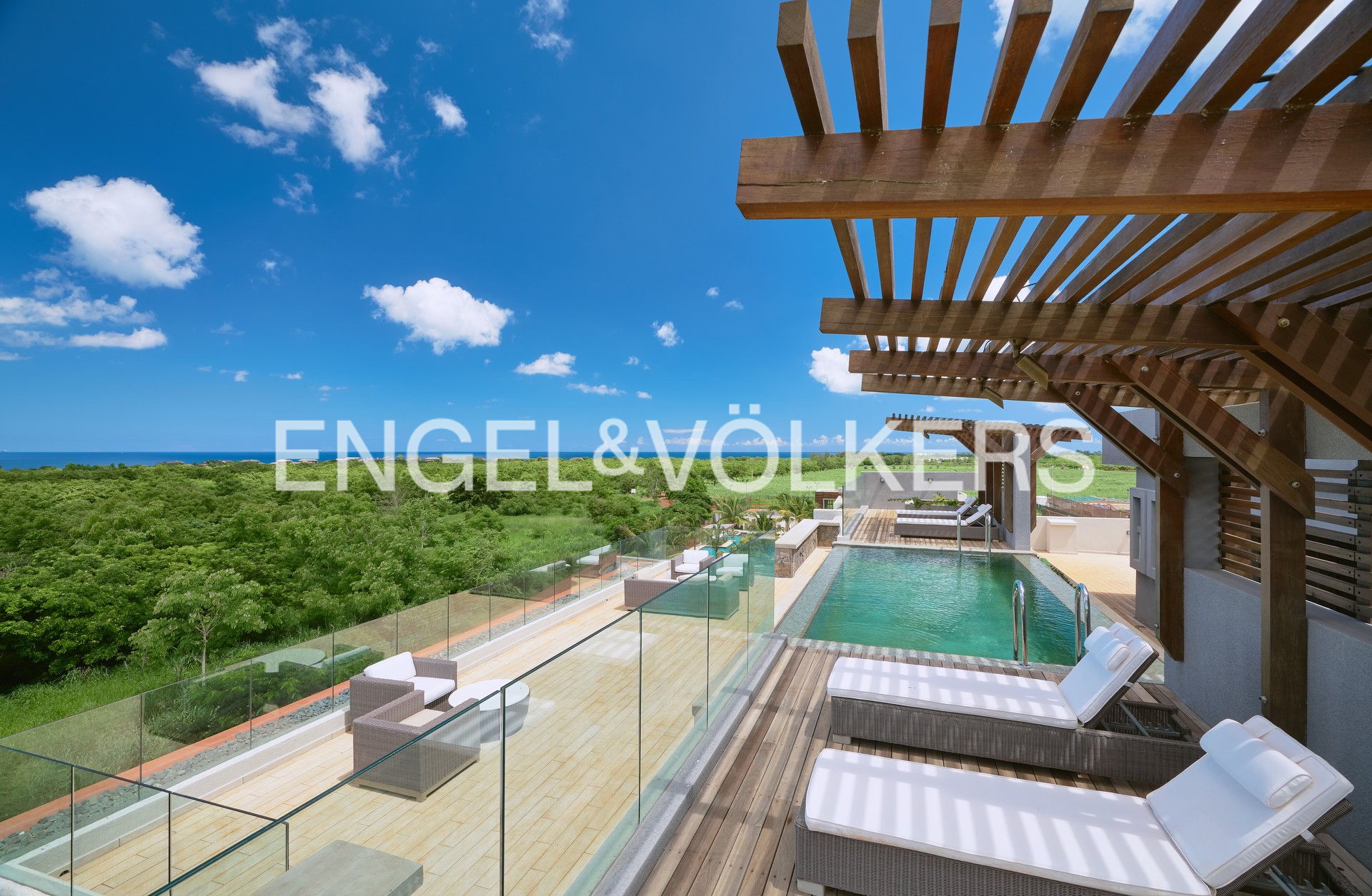 Luxurious Garden Apartment with Private Pool and Modern Amenities