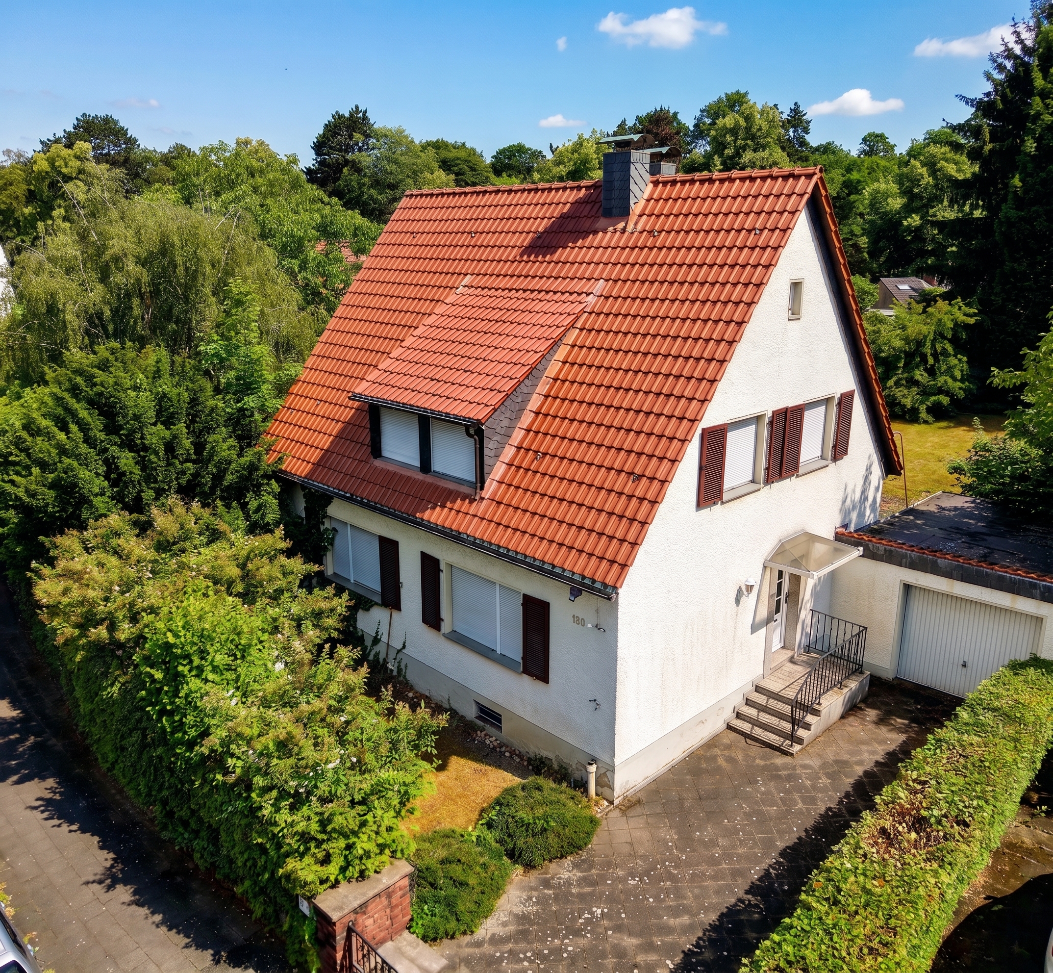 Large plot with existing old building—renovate or rebuild? [AI-modified]