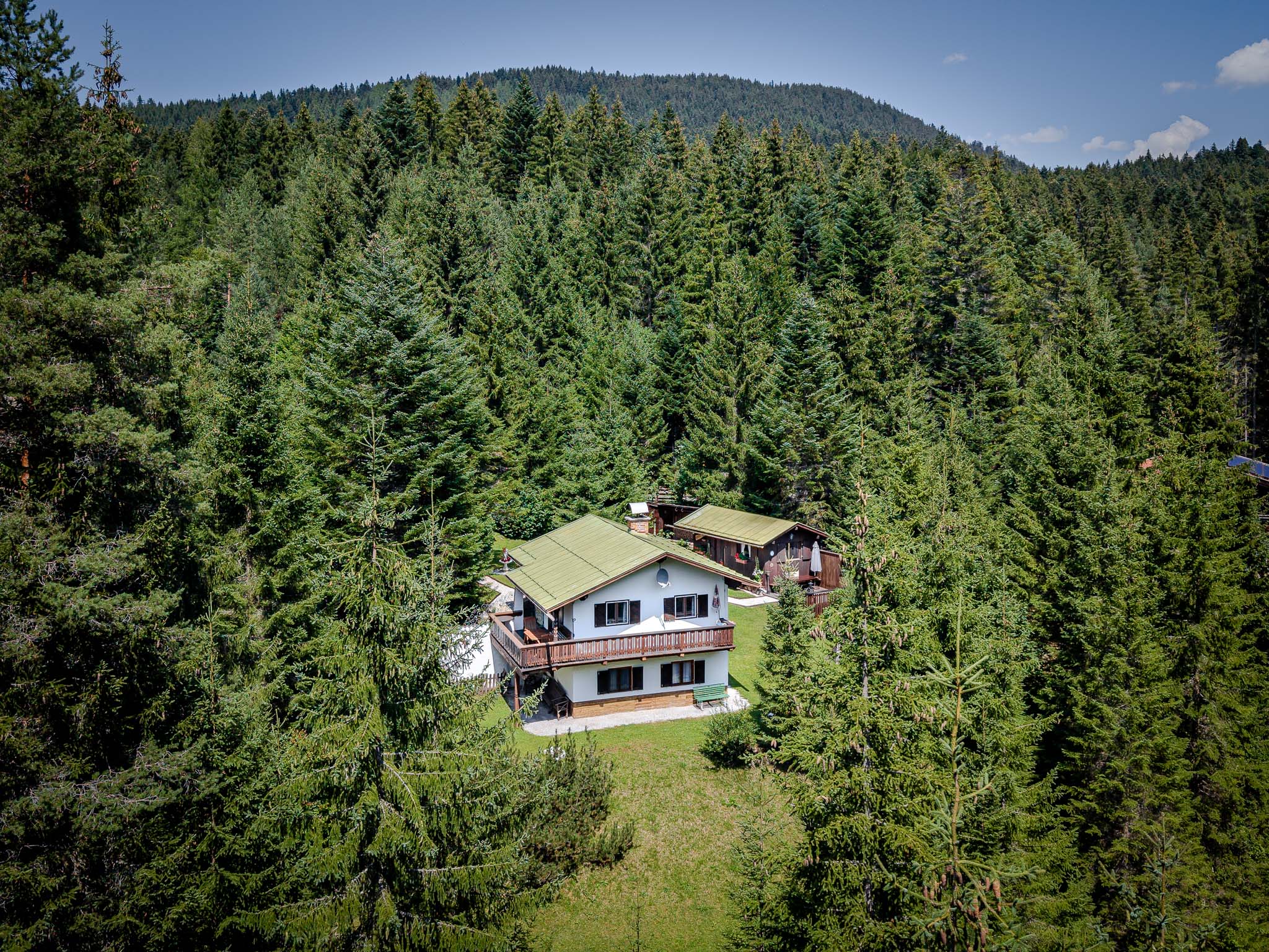 Idyllic retreat in a secluded location - forest refuge with holiday home permit