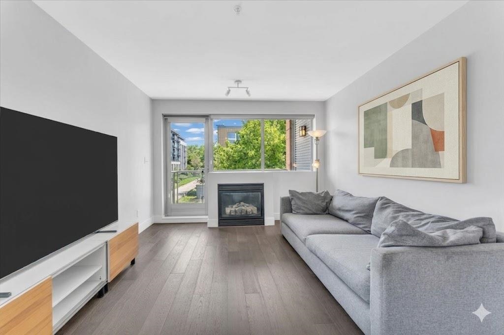 Arbutus Green Way 2 Bedroom & Den Suite