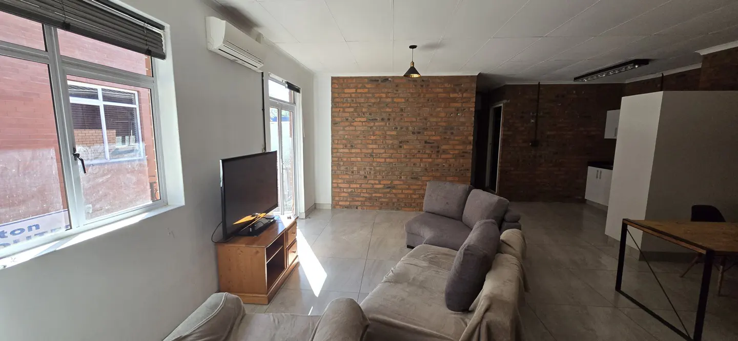 Living area 1.jpg