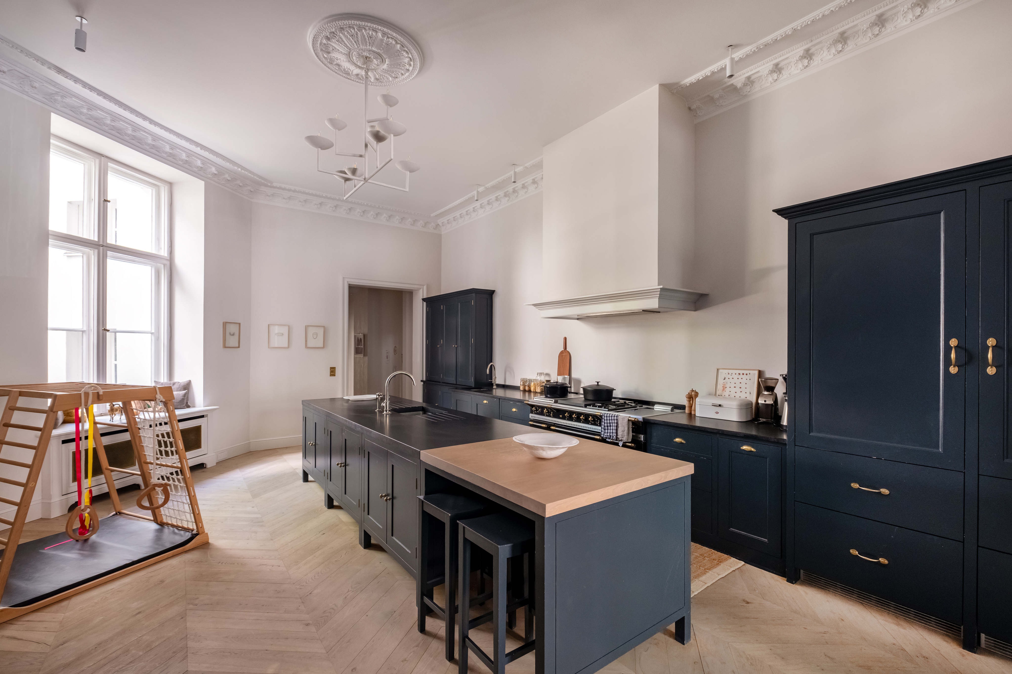 A tribute to historic building culture - bel étage with guest apartment and private garden