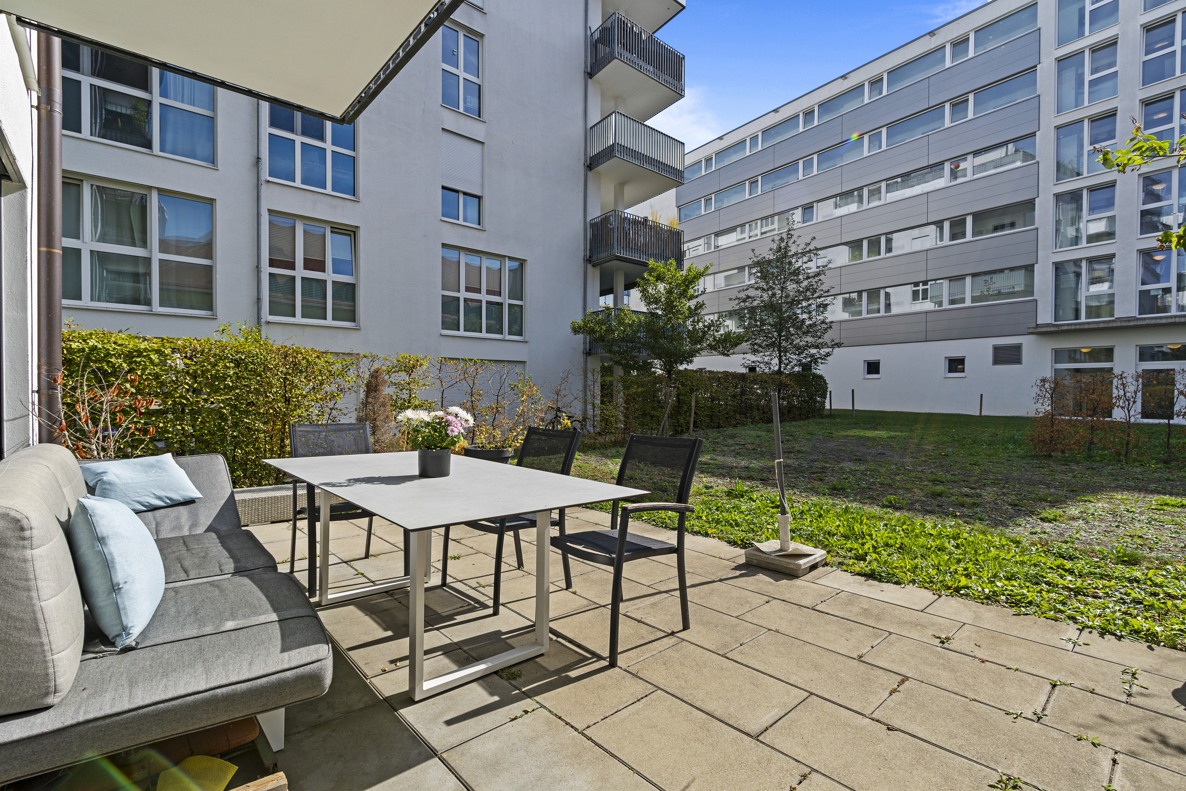 Urbane Moderne auf historischem Grund: Stilvolle 3-Zimmer-Terrassenwohnung im Herzen von Kempten