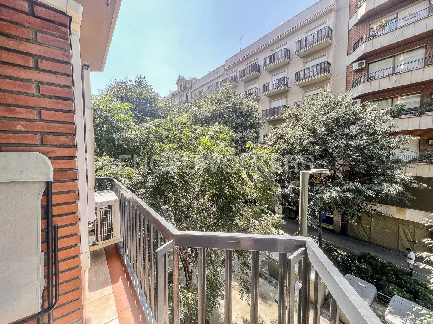Perfect temporary flat to share in Sant Antoni. Available in July 2024.