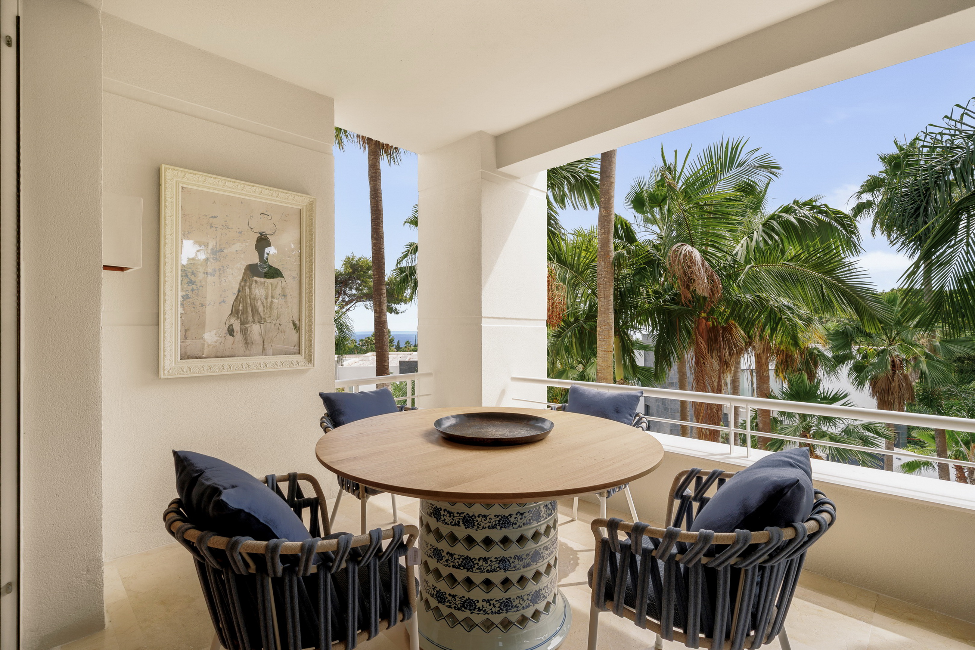 Luxus-Apartment in El Retiro de Nagüeles an der Goldenen Meile mit Meerblick und Designer-Interieurs