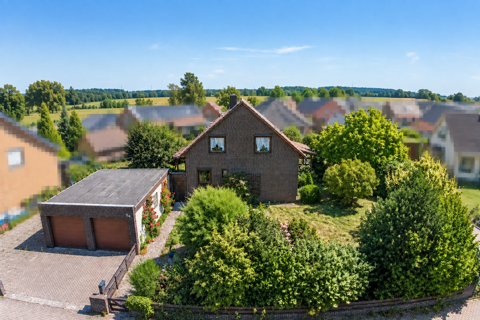 Charmantes Einfamilienhaus mit viel Raum, Gartenidylle und Doppelgarage in Celle-Garßen