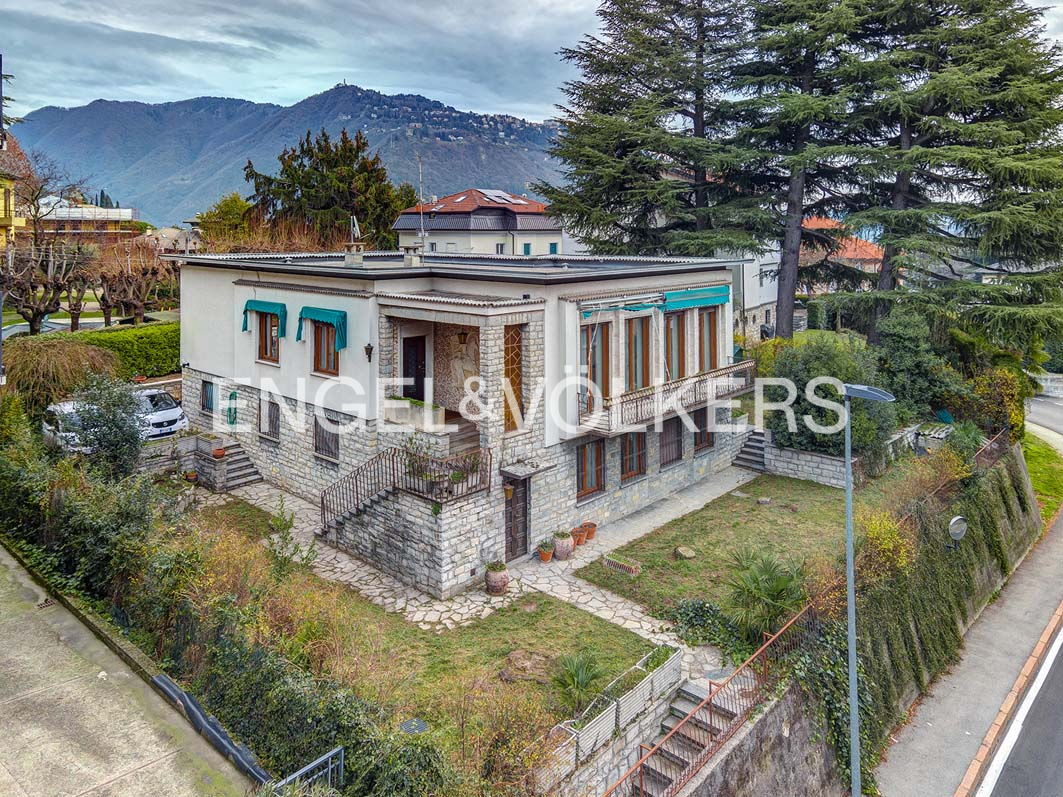 Villa da ristrutturare a Como in via Bellinzona