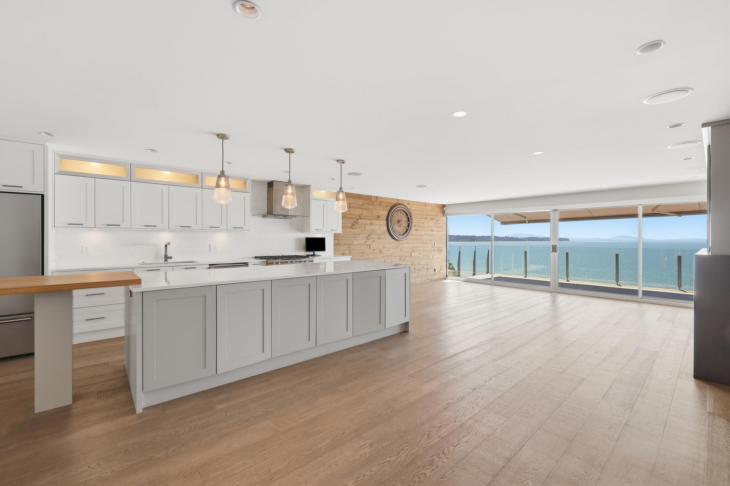Home Steps From the Beach in White Rock