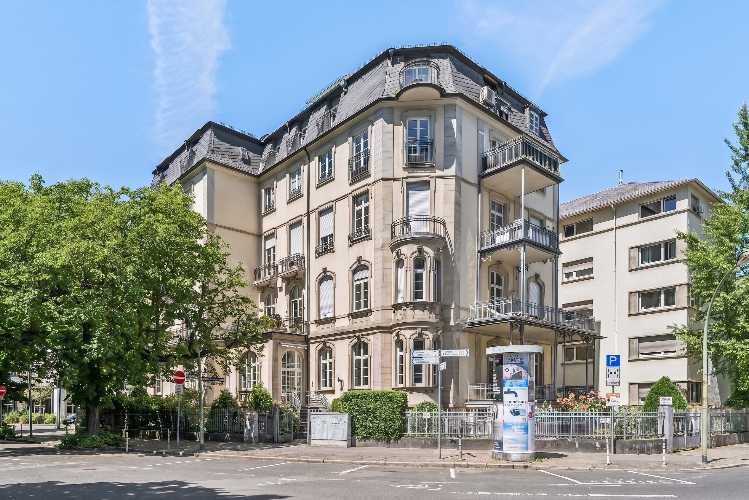Altbaujuwel mit Skylineblick und Balkon im Frankfurter Westend