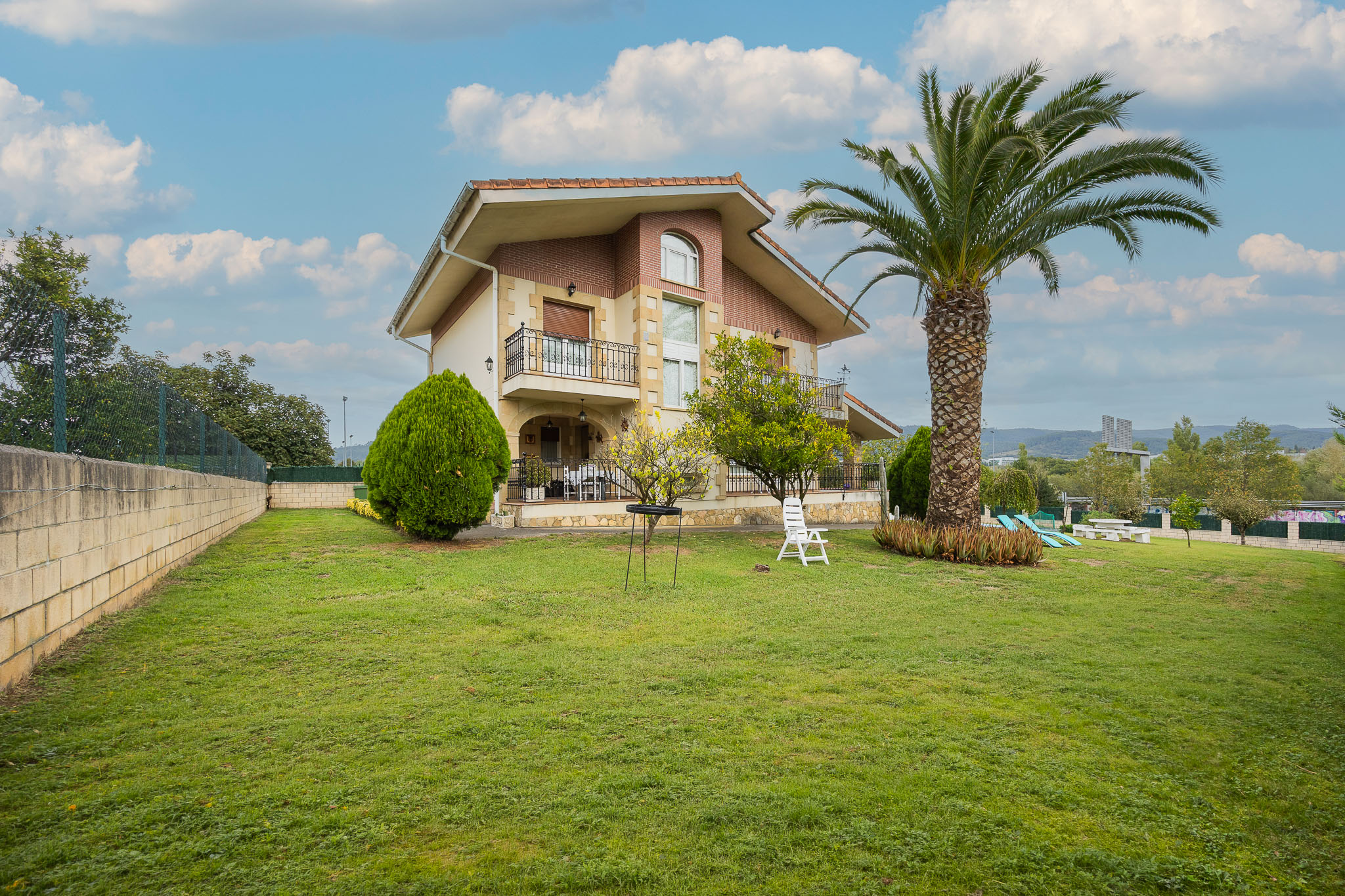 Unifamiliar in Derio: luxury near Bilbao and its airport.