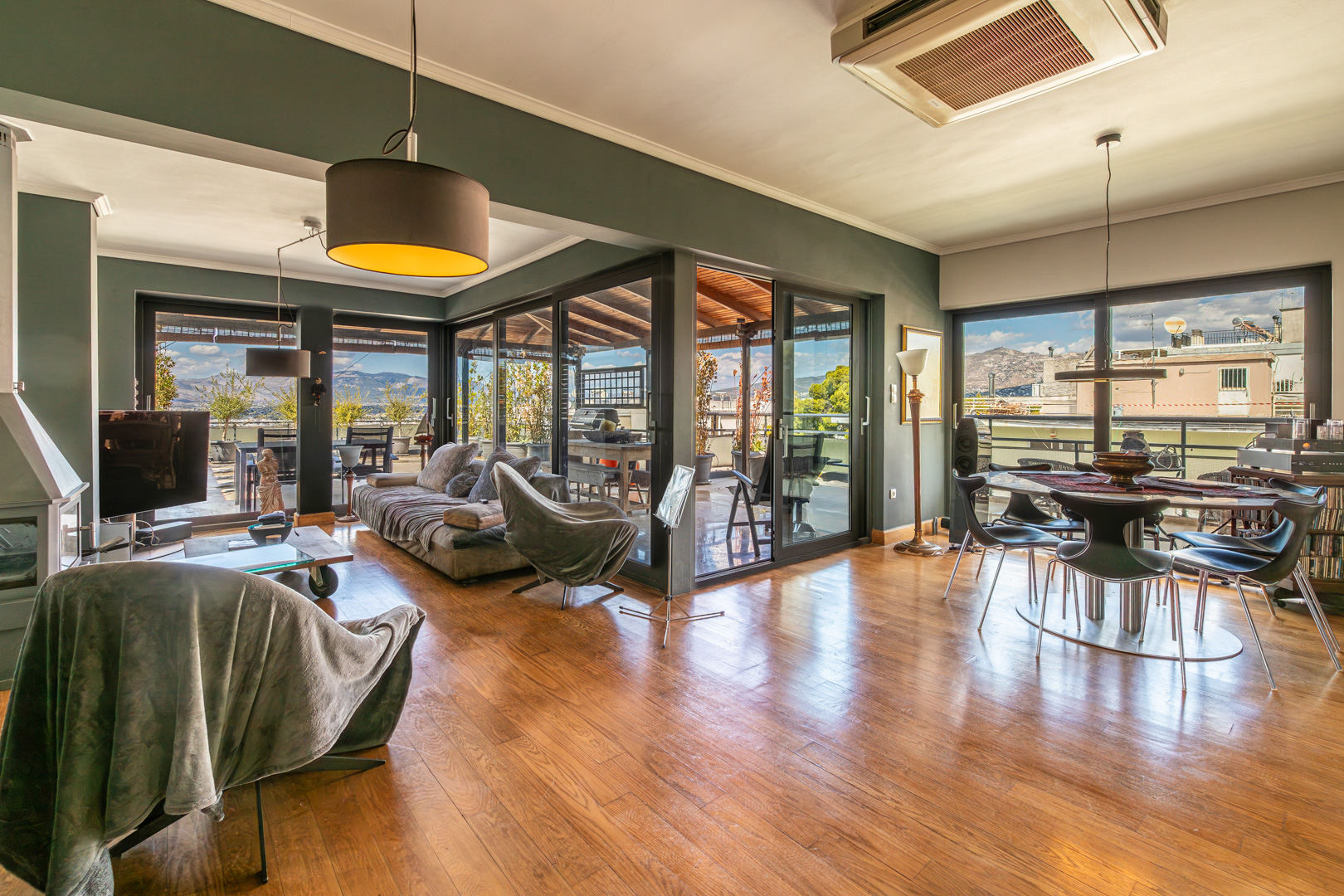 Distinctive penthouse with panoramic views in Agia Paraskevi