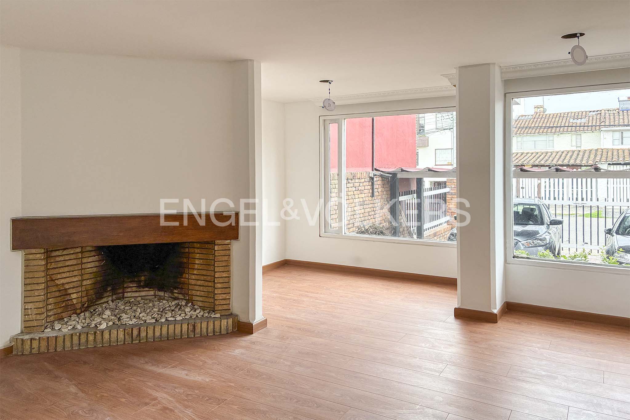 Casa iluminada para venta en Niza Norte