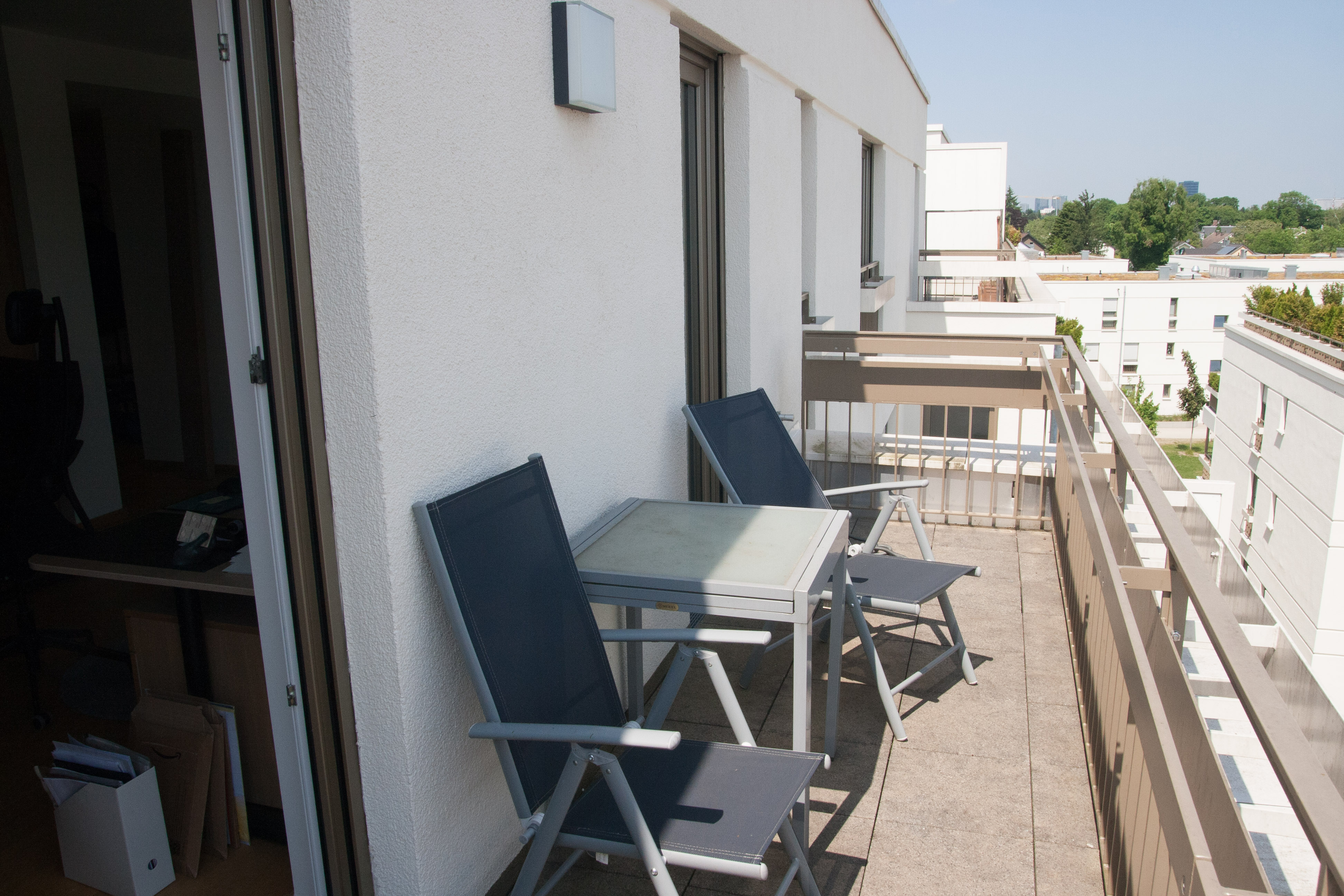 Loftartiges Wohnen – Sonnige, neuwertige Wohnung über den Dächern von Trudering