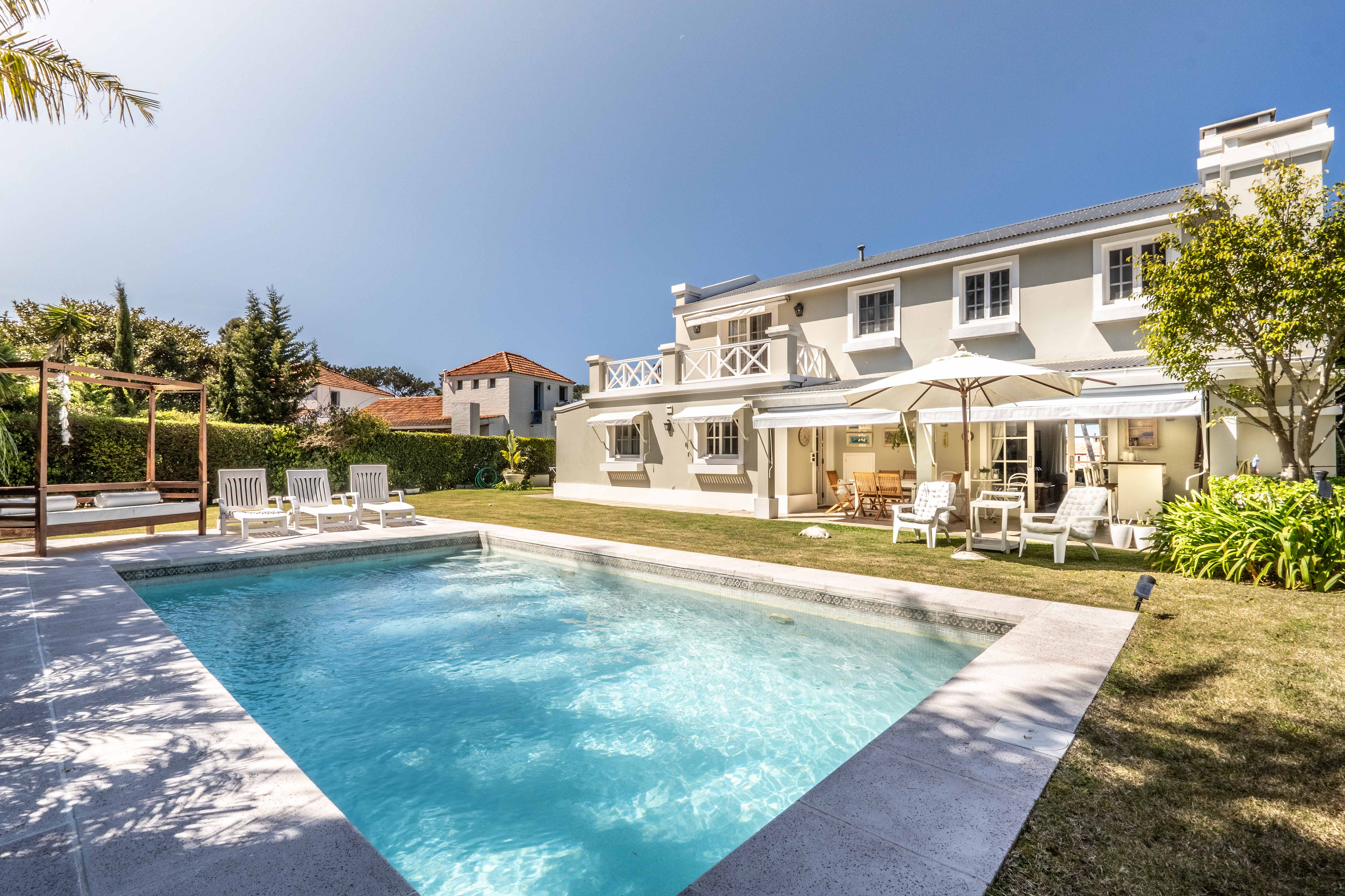 Exclusive residence with panoramic sea views in Montoya