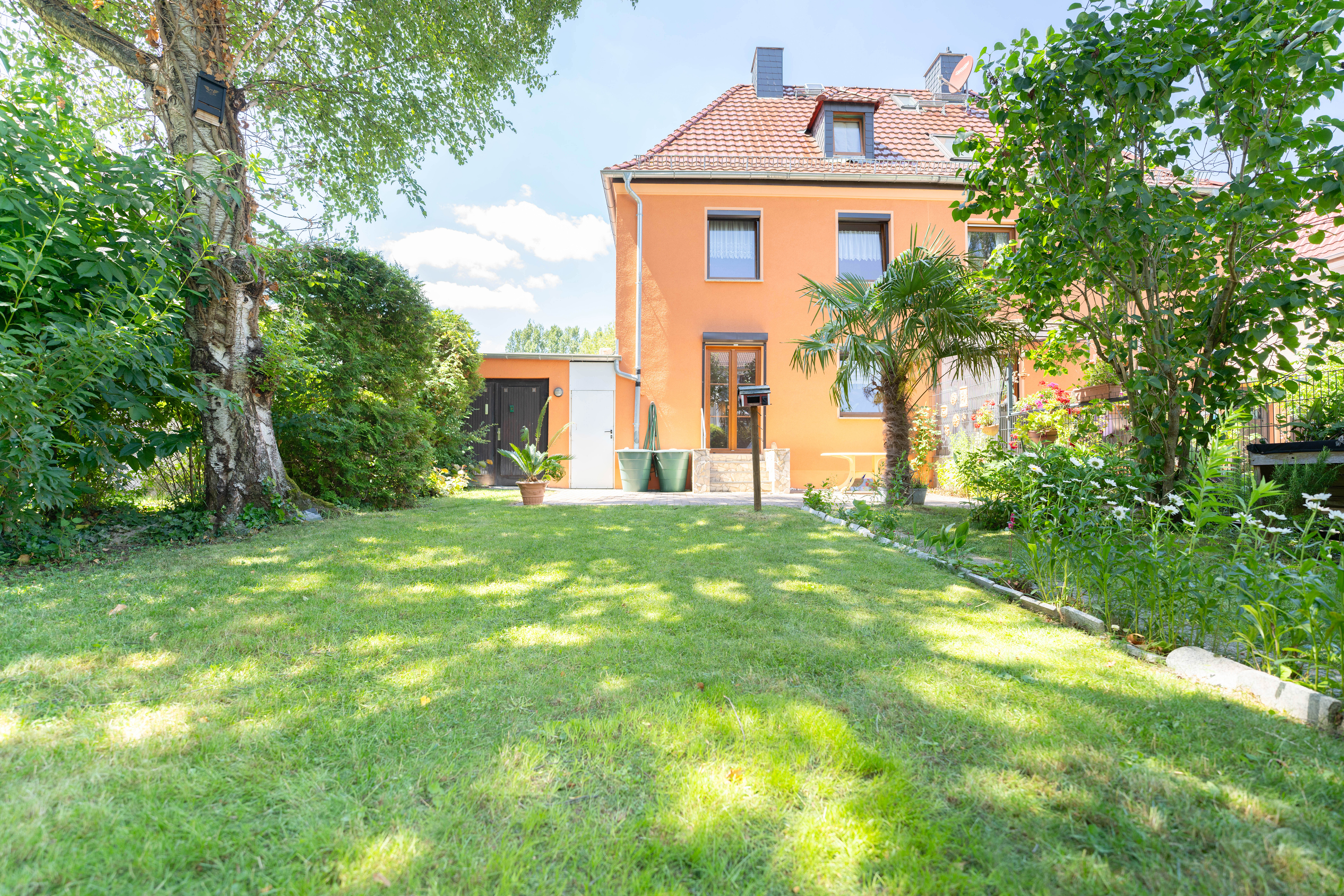 Wohnen im Märchenviertel - Charmante Doppelhaushälfte mit mediterranem Gartenflair