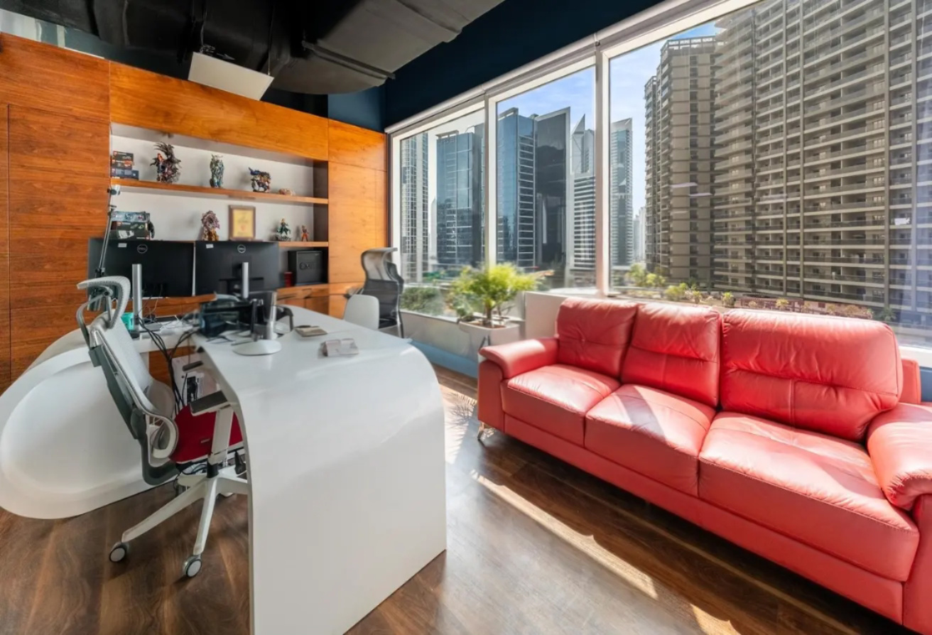 Fitted | Prime Location| 8 parkings