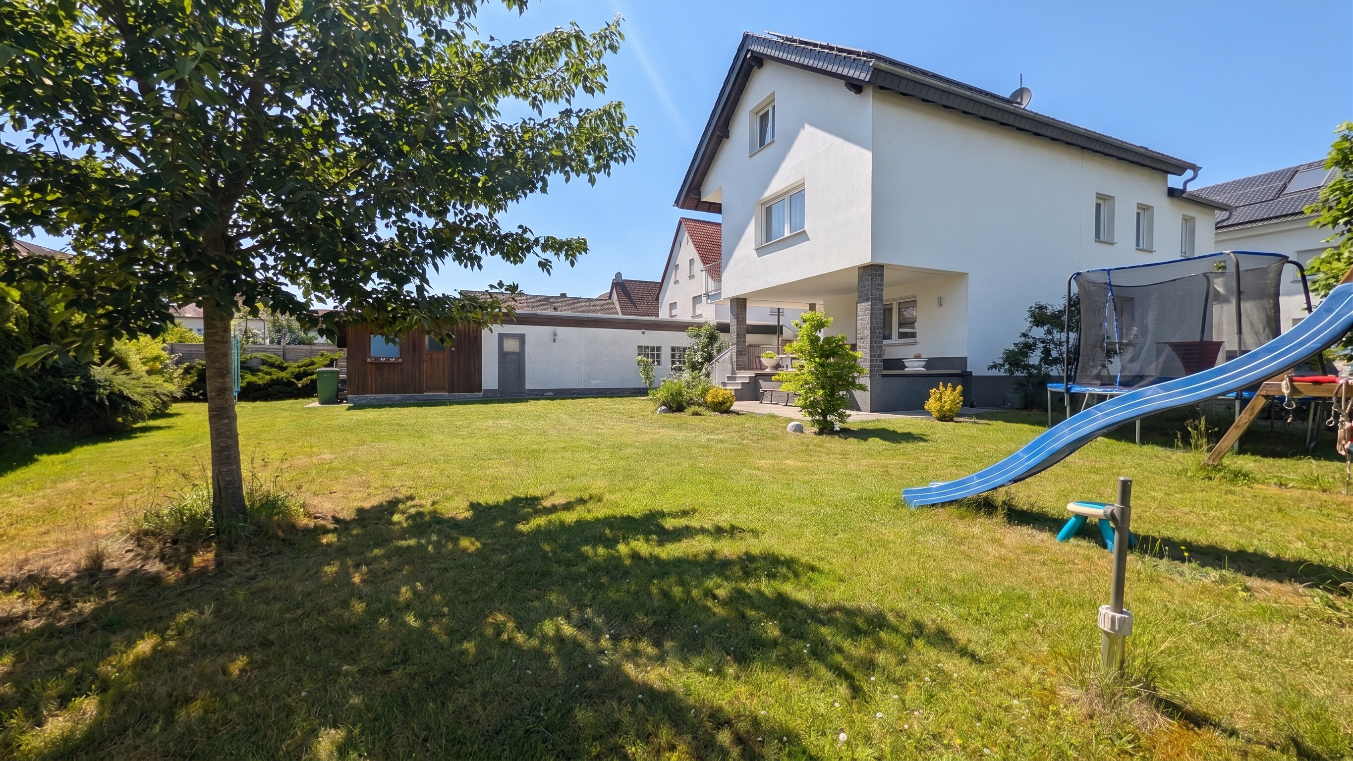 Zukunftssicher wohnen: Energetisch saniertes Familienhaus in Mainhausen [KI-modifiziert]