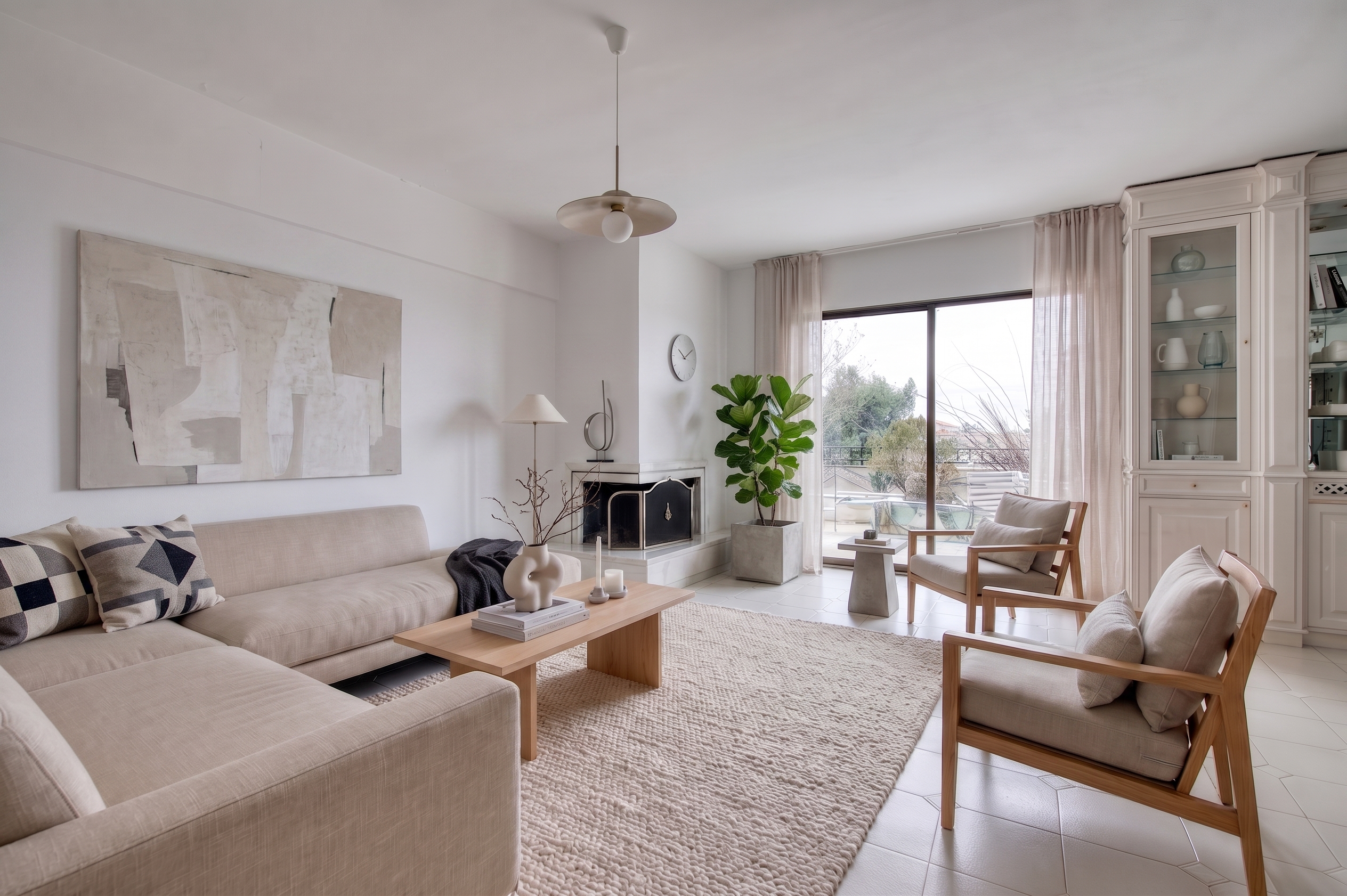 Bright apartment with parking space in the center of Pylea