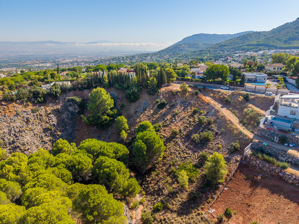 Parcela con proyecto aprobado y licencia de obra en una ubicación única en Pinos de Alhaurín
