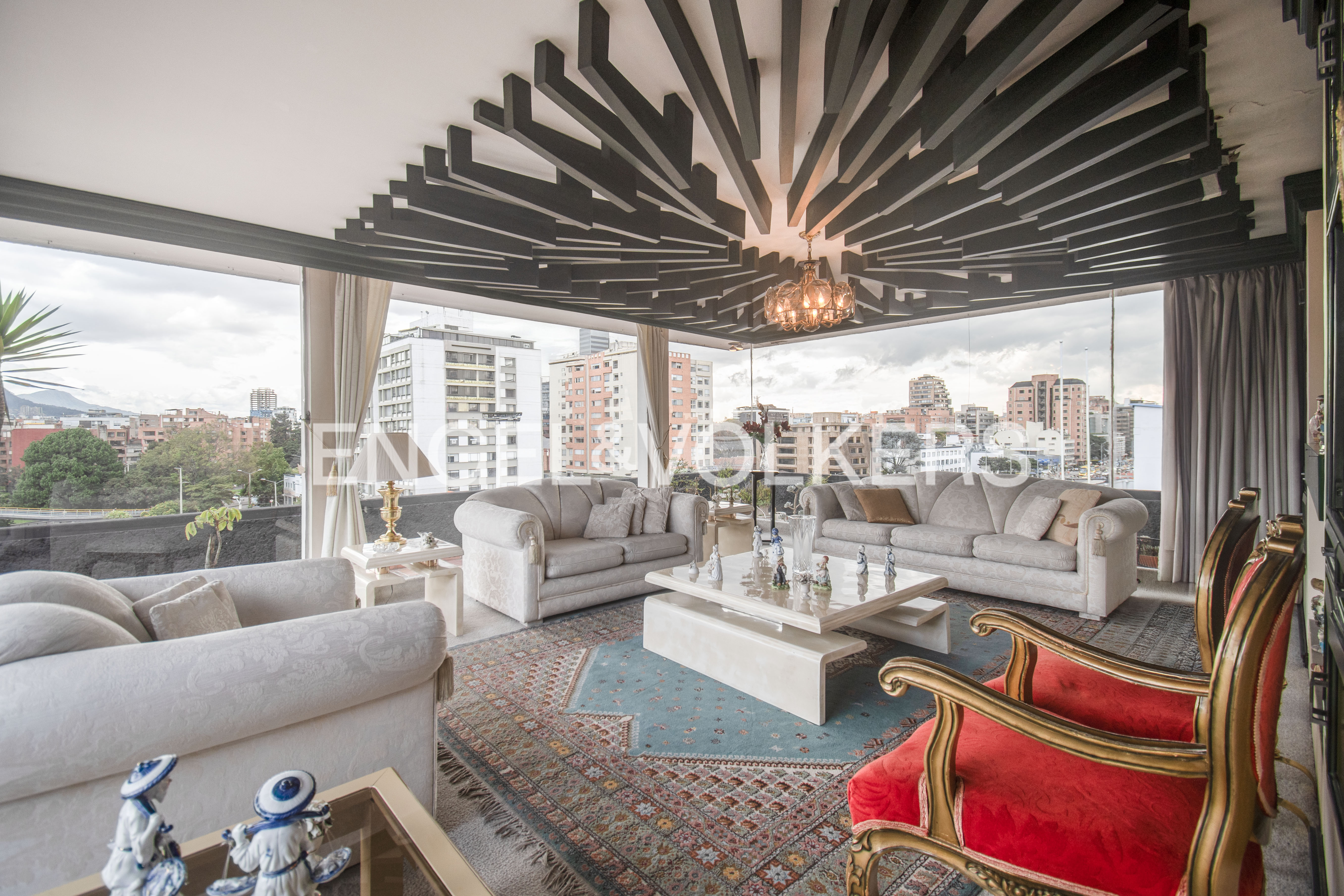 Penthouse con terraza para venta en Santa Bibiana