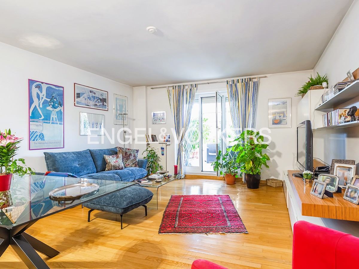 Spacious apartment with terrace in the Torrino area
