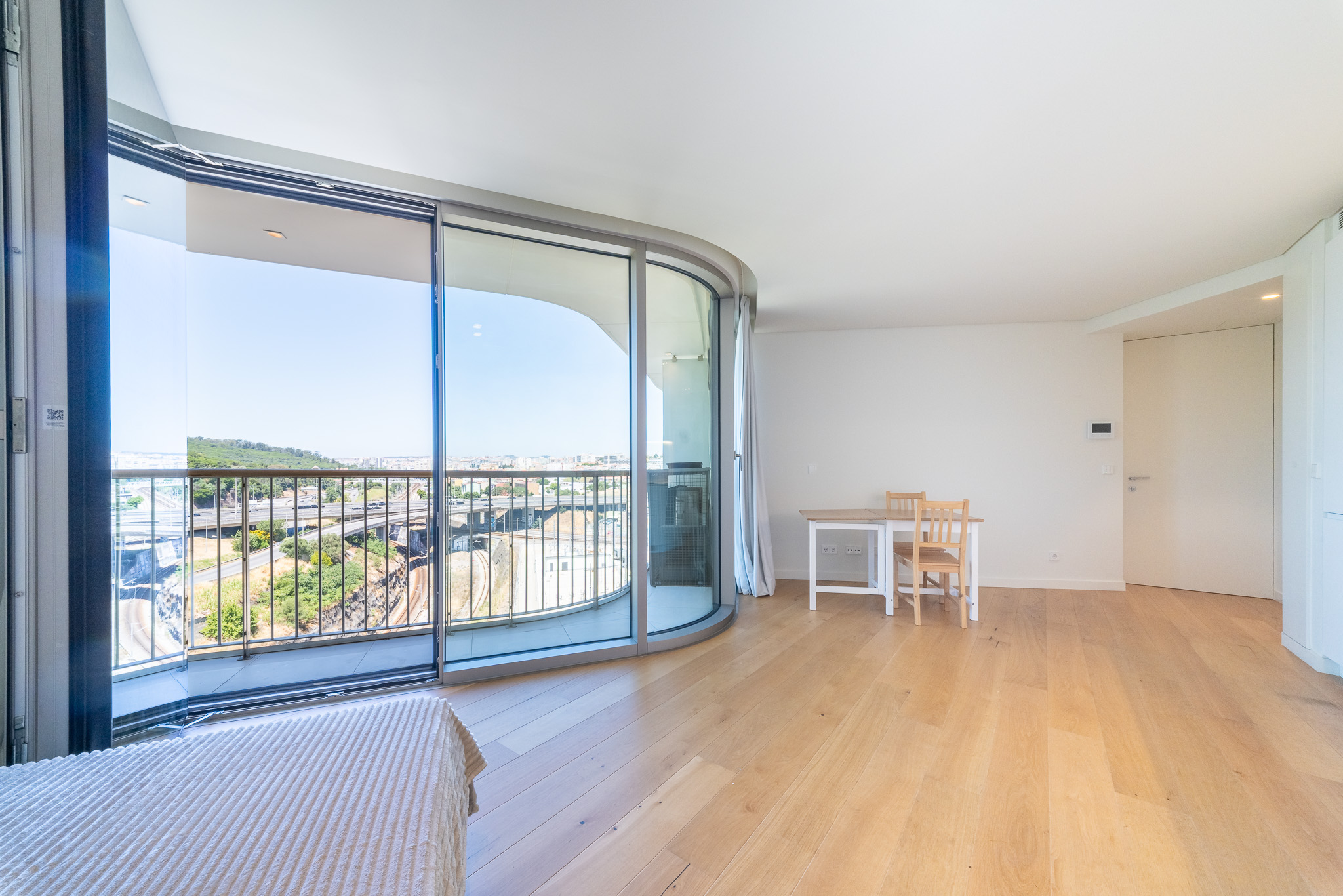 Elegant Studio Apartment in the Iconic Infinity Building