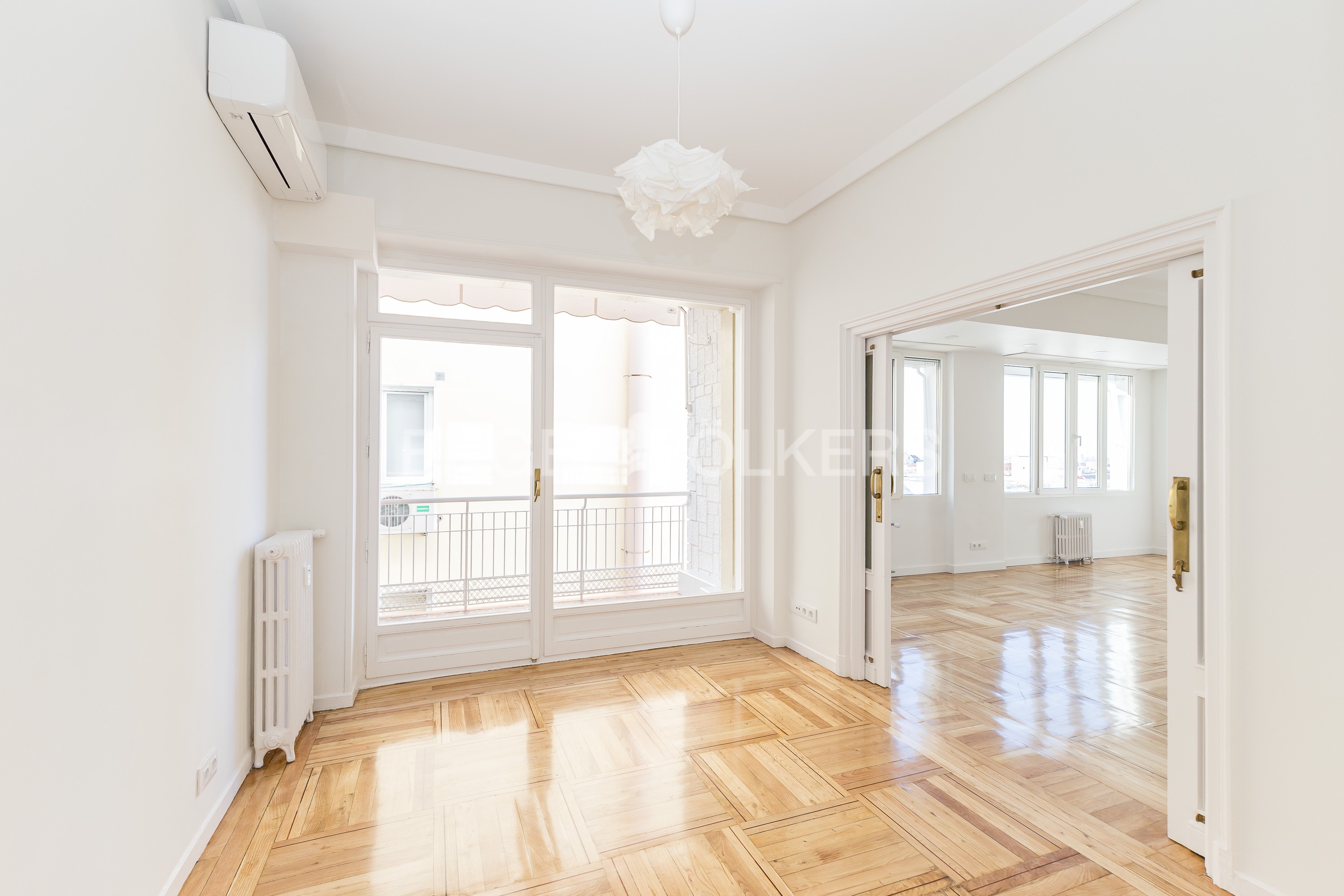 Exclusive Apartment for Rent Just Steps from El Retiro Park with Private Terrace and Parking Space
