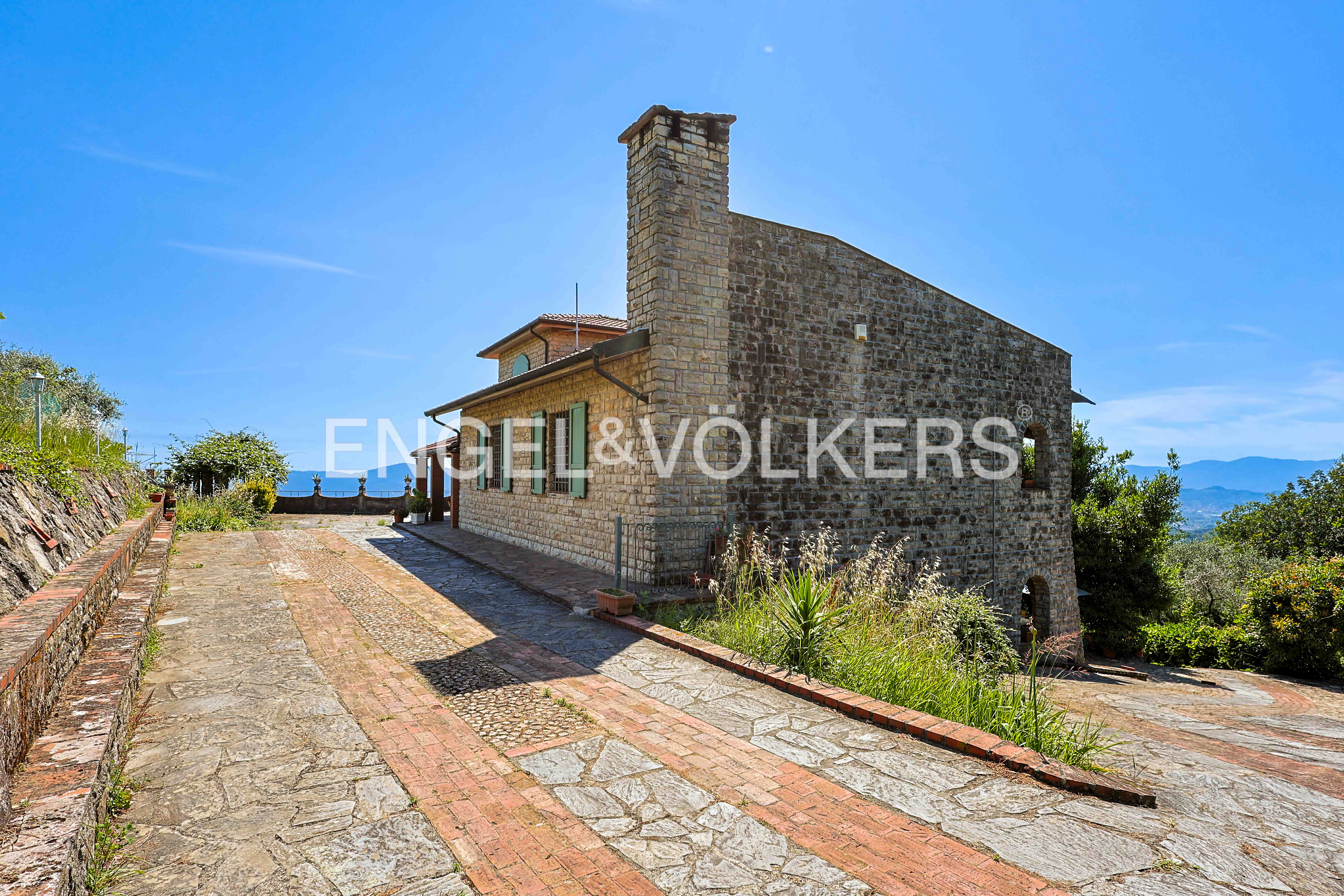 Villa with a large Panoramic Terrace and sea view in the hills of Fosdinovo, minutes from Sarzana