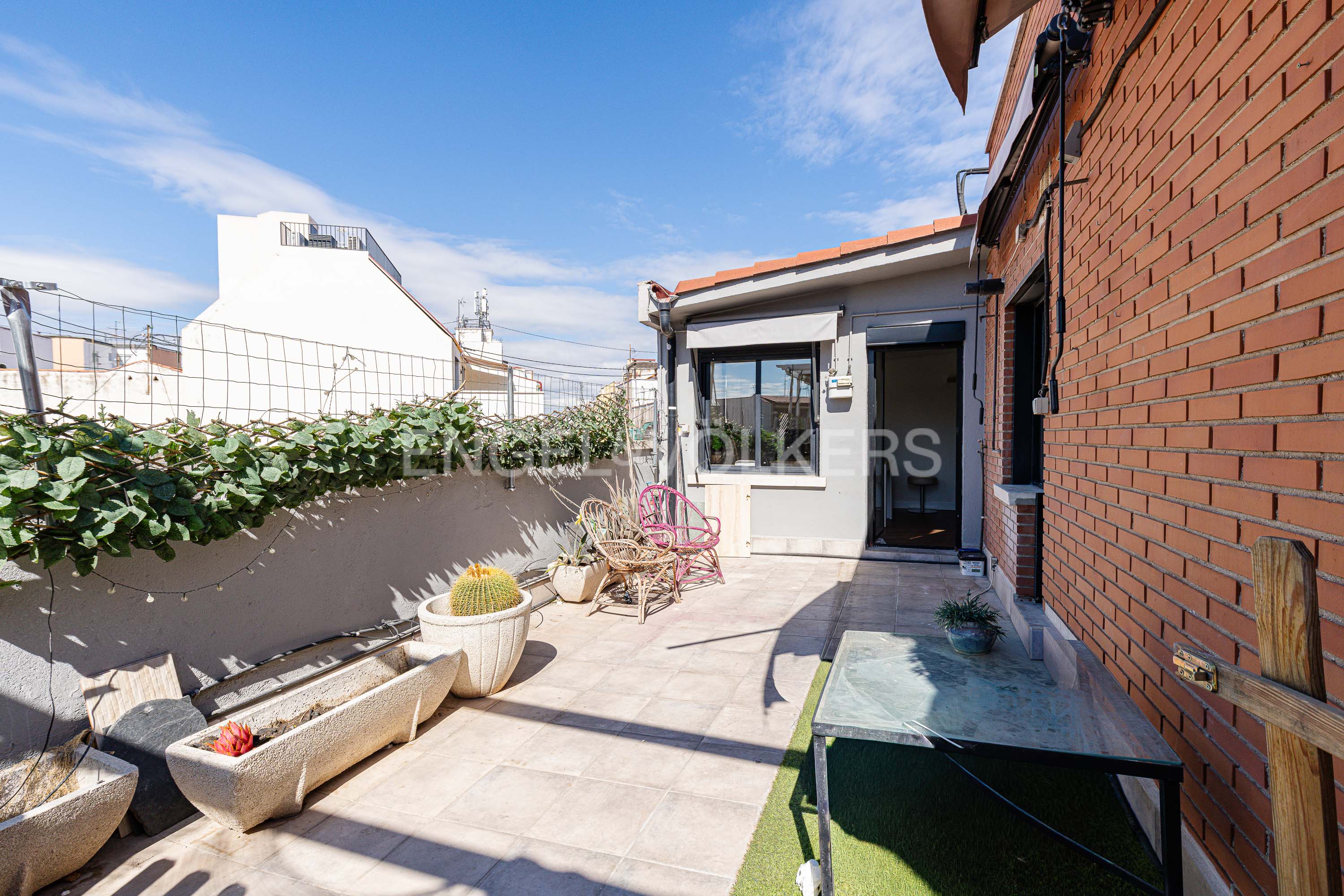 Duplex penthouse with a large terrace next to Madrid Río and Matadero