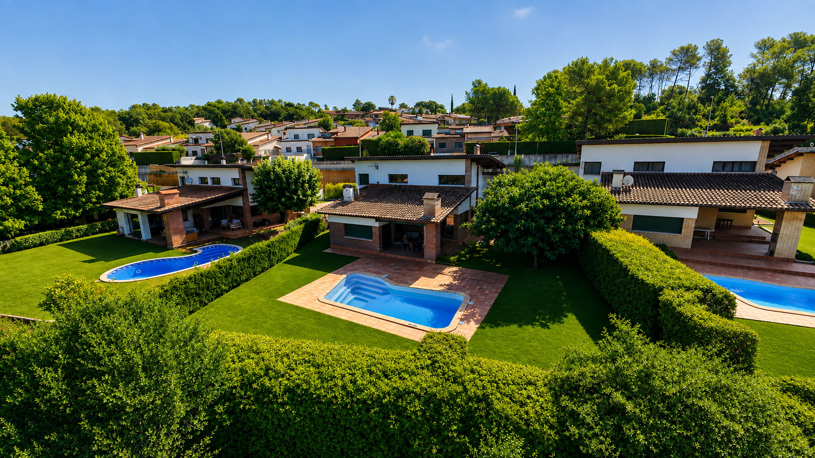 Magnífica casa de cuatro habitaciones con piscina y amplio jardín