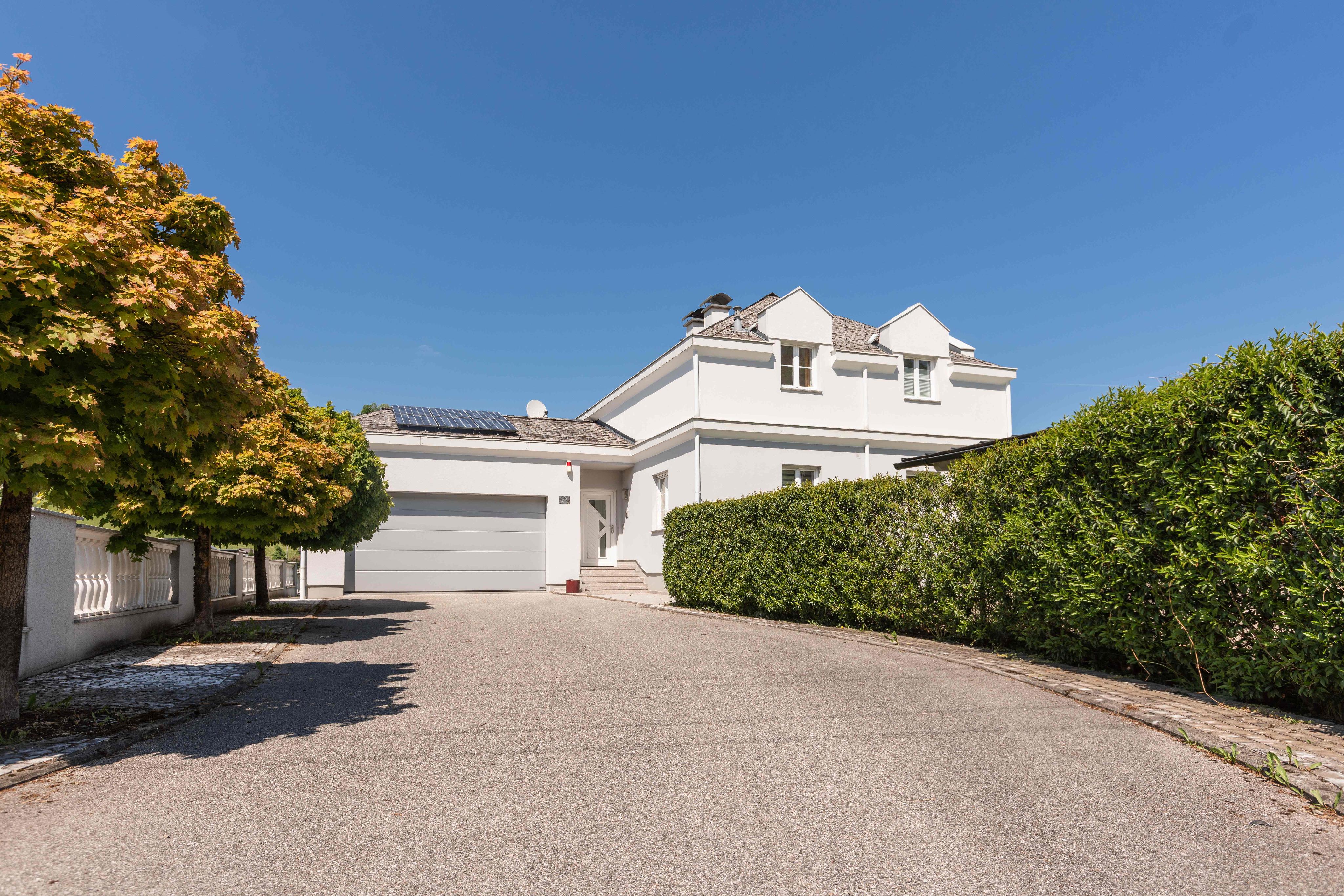 Seenähe trifft auf Ruhelage - Attraktives Einfamilienhaus mit Pool, nur wenige Fahrminuten zum malerischen Traunsee, ca. 15 Min nach Gmunden