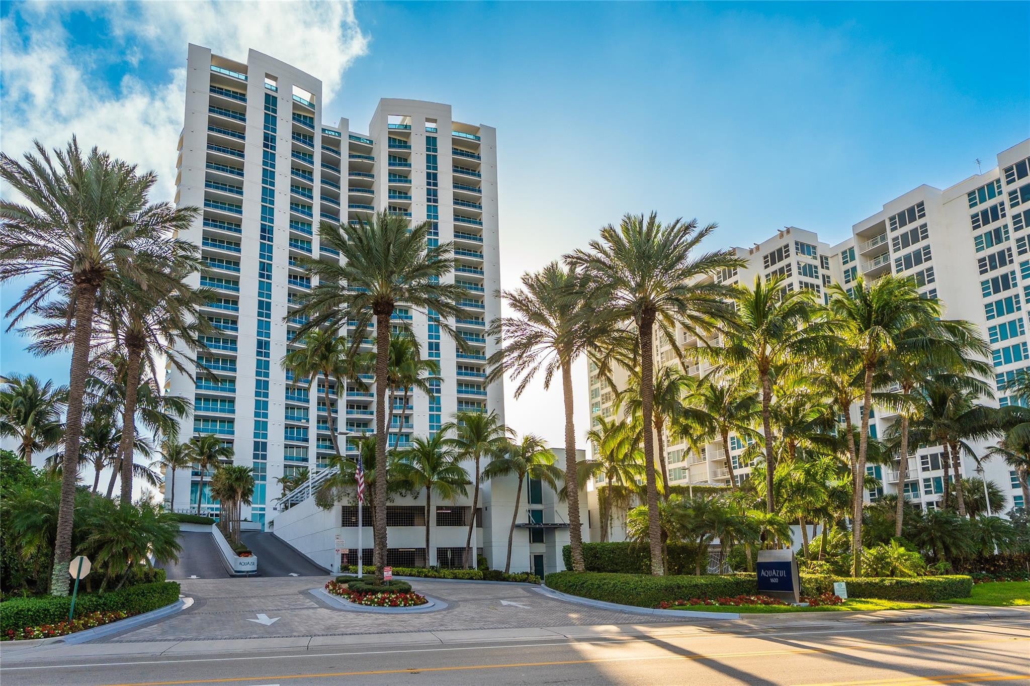 Two Story Direct Oceanfront Condo..3900 sq ft
