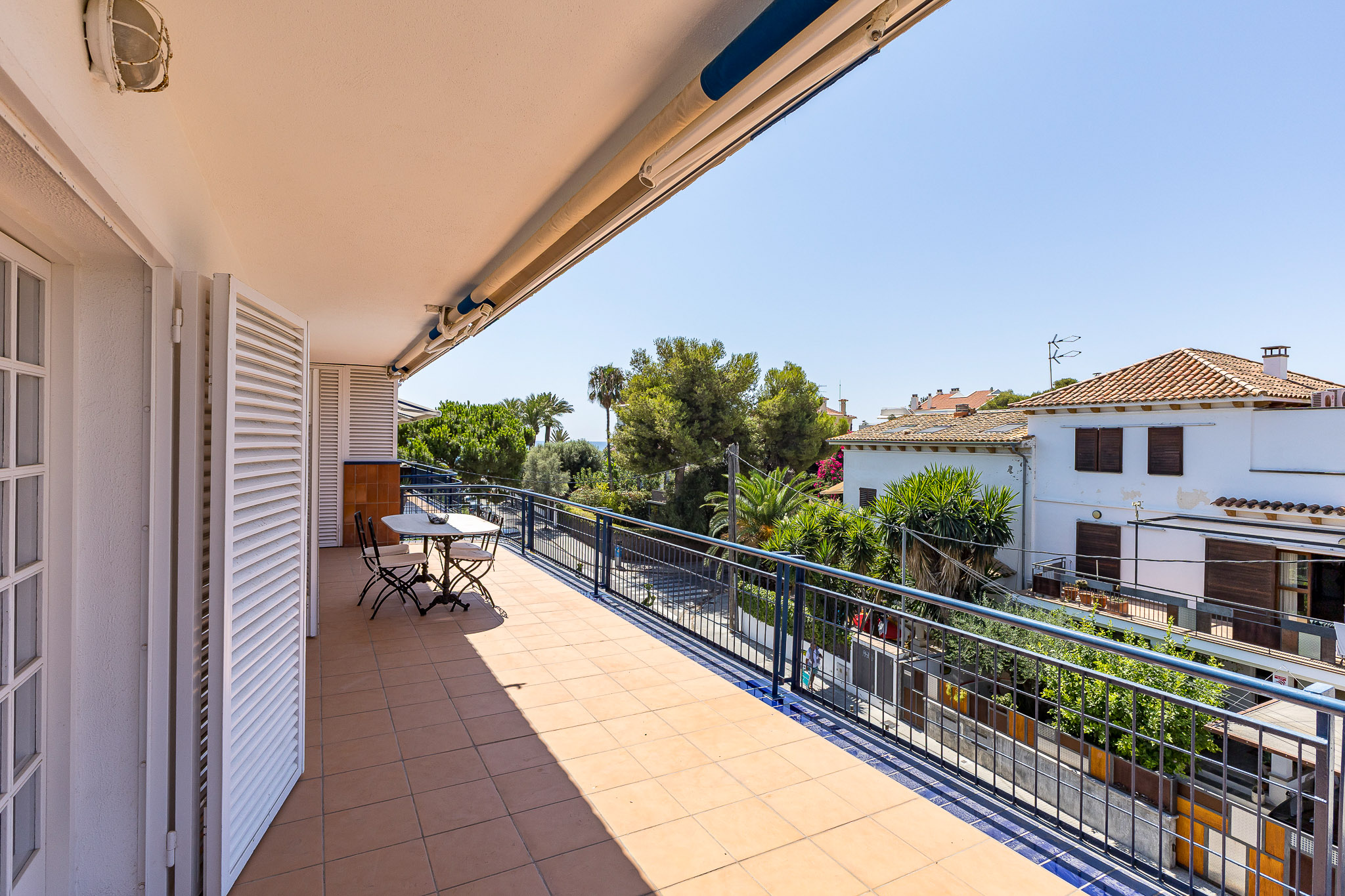100 meters from the beach, cozy apartment with a 37 m² terrace in Sitges, by the Mediterranean and 40 minutes from Barcelona