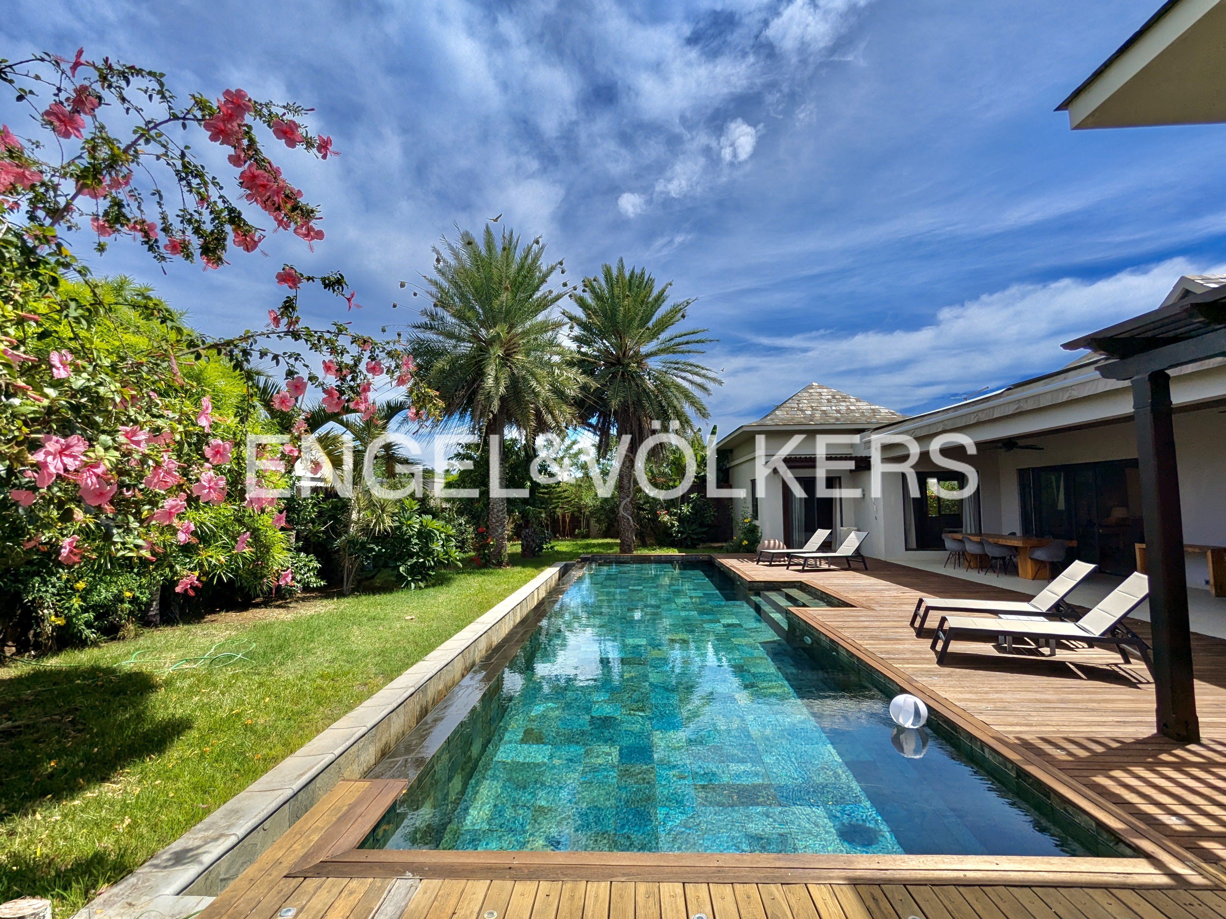 5-Bedrooms Modern Tropical & Balinese-Inspired Villa in Prime Grand Baie Location