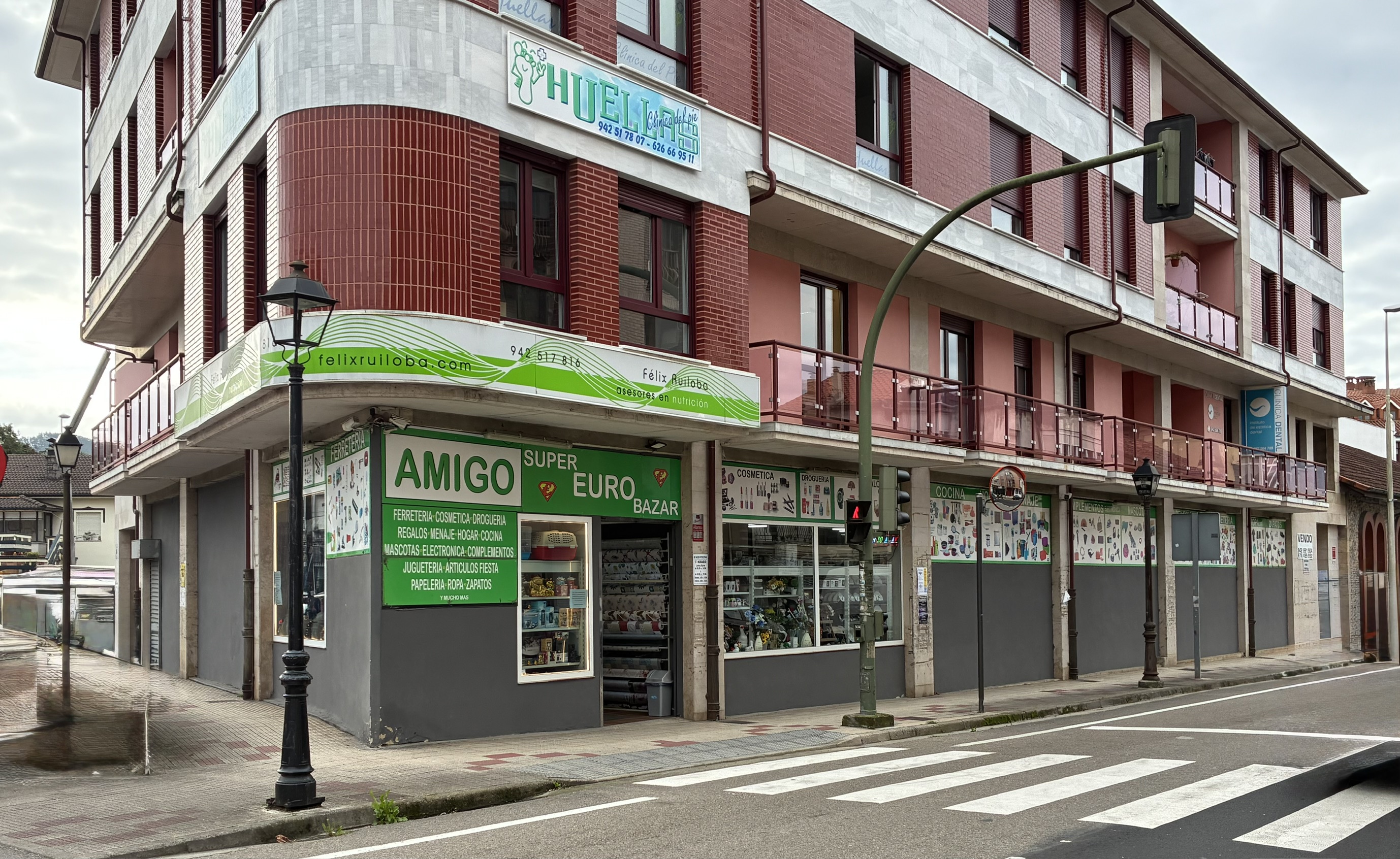 Gran local comercial en Sarón