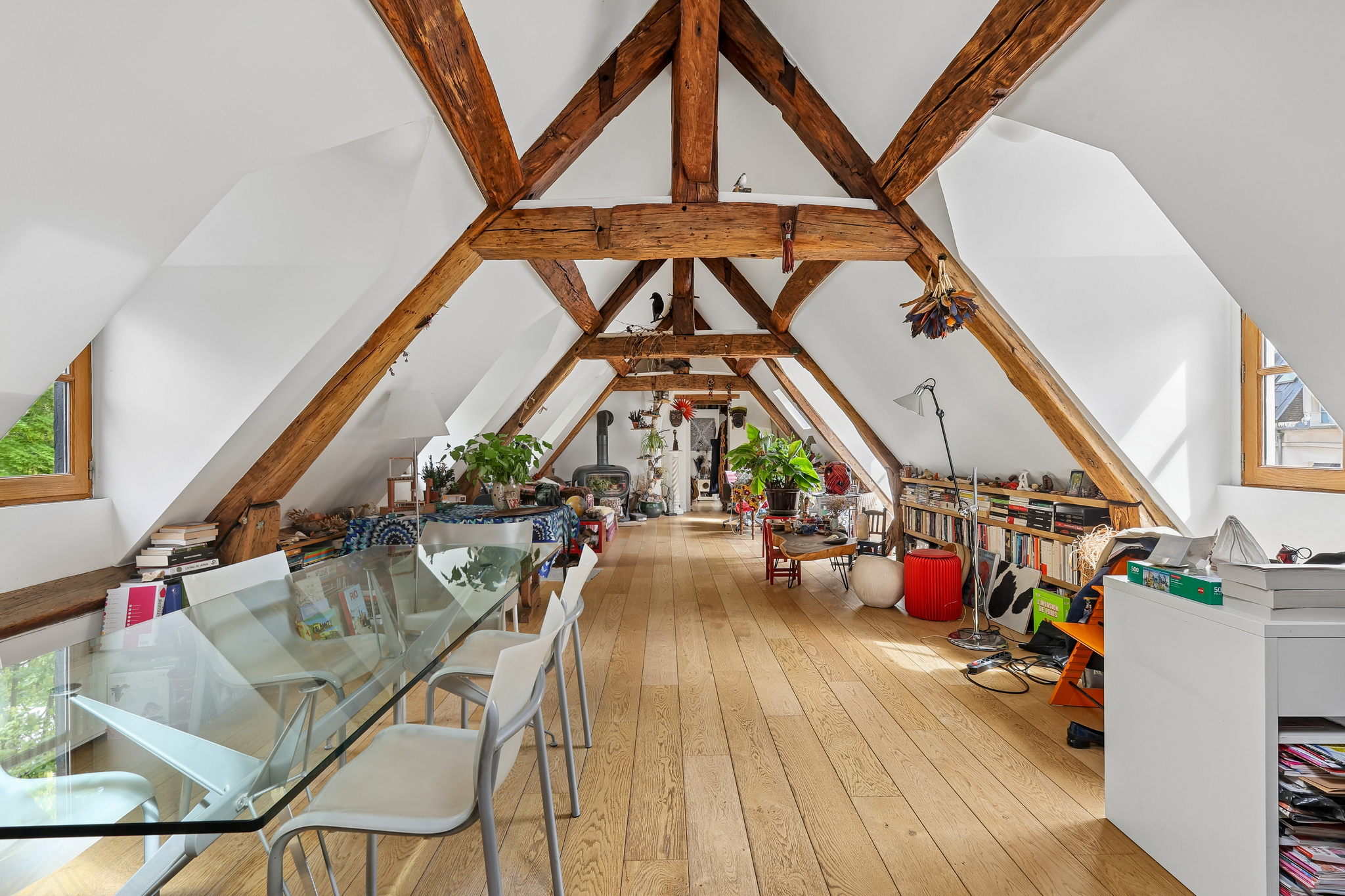 Paris 6th - Saint-Germain-des-Prés: Exceptional urban chalet in the heart of a private mansion