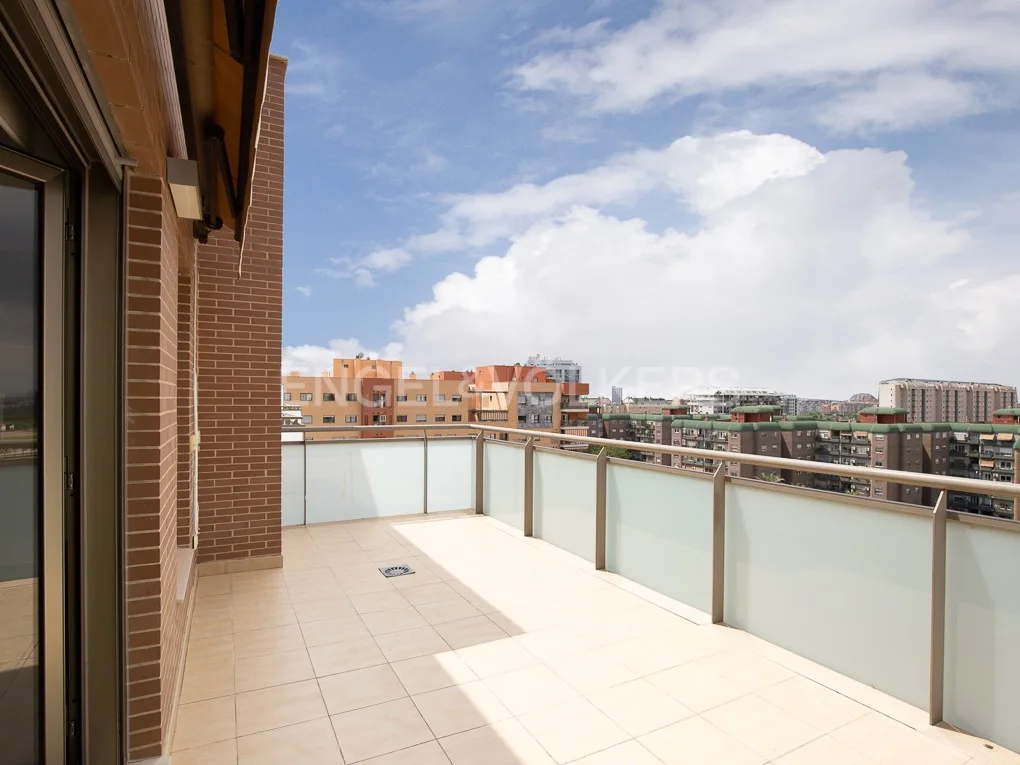 Penthouse with terrace in Maestro Rodrigo