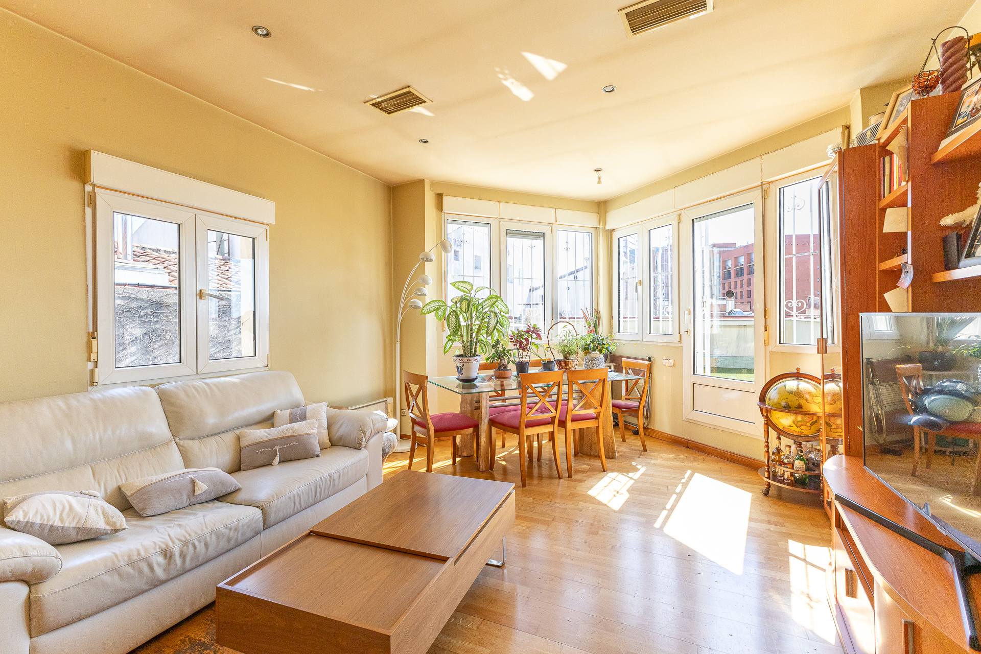 Penthouse with terrace in Cortes