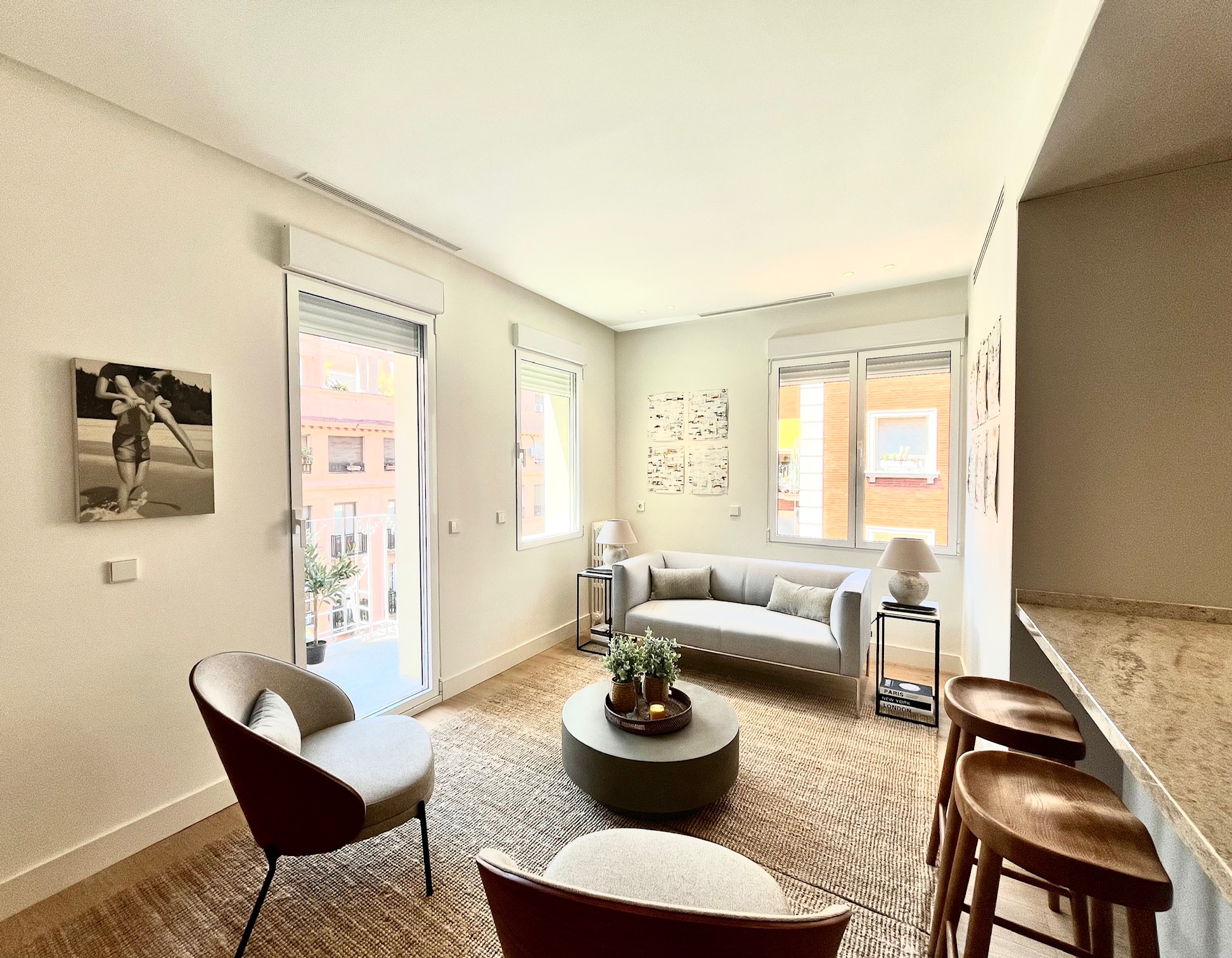 Elegant Two-Bedroom Apartment with Terrace in Chamberí for Seasonal Rental