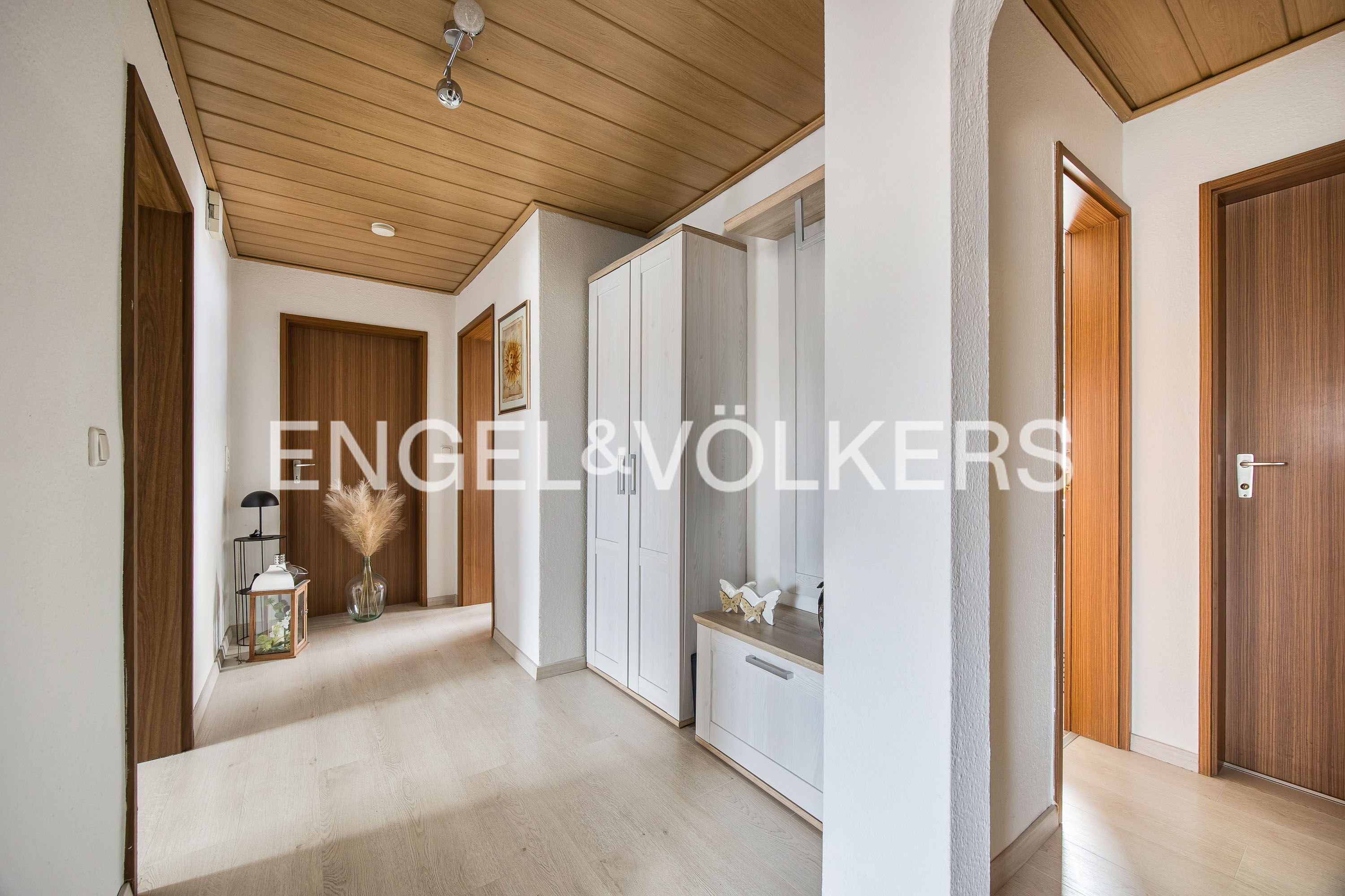 Renoviertes Zweifamilienhaus zur Eigennutzung oder Kapitalanlage